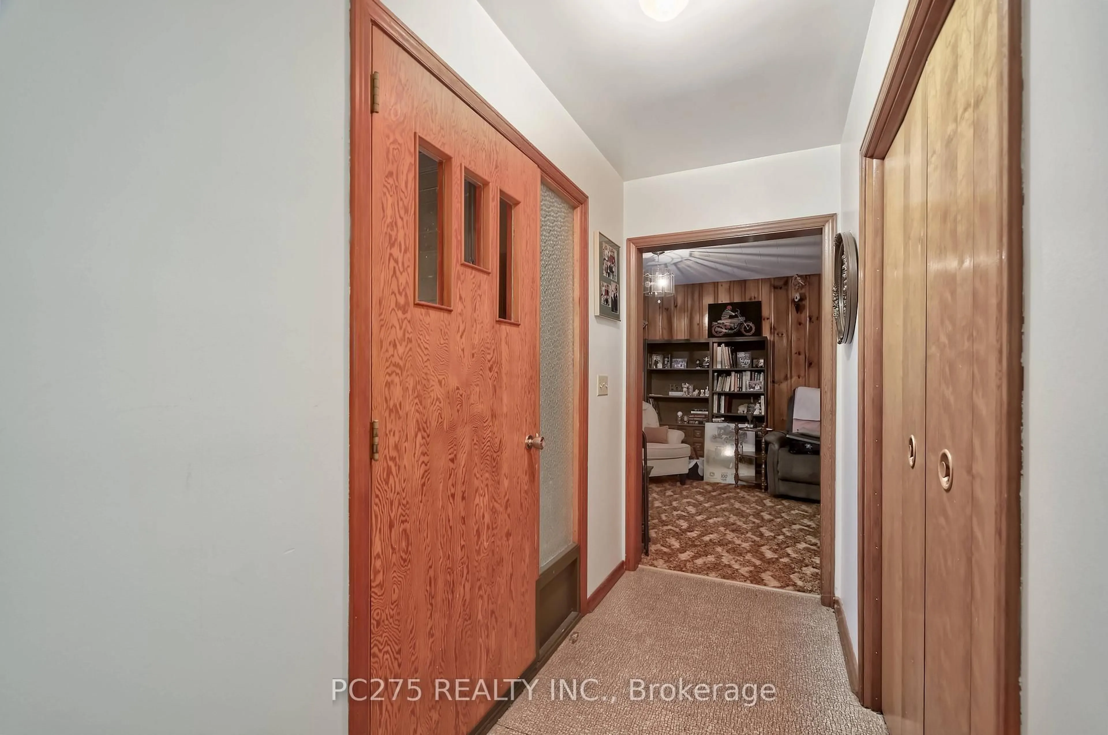 Indoor entryway for 6256 Egremont Rd, Warwick Ontario N0N 1J4