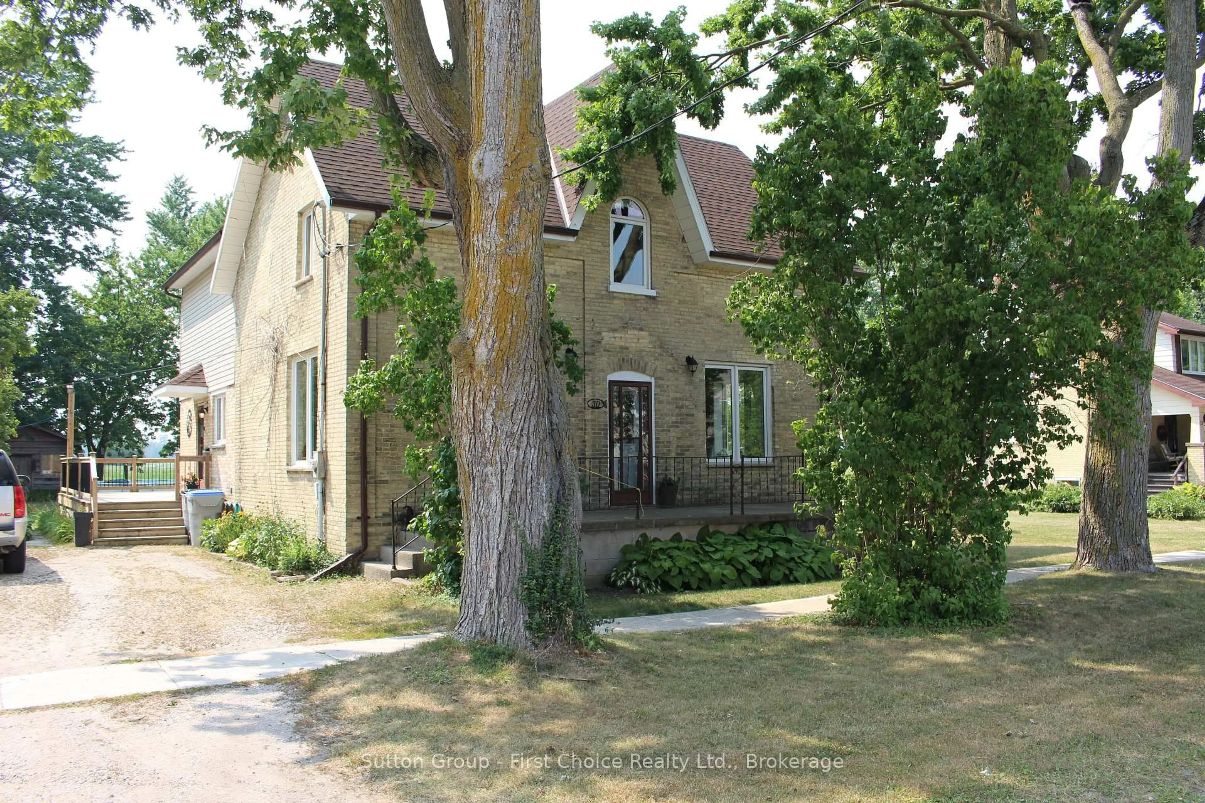 A pic from outside/outdoor area/front of a property/back of a property/a pic from drone, street for 30 King St, South Huron Ontario N0M 1M0