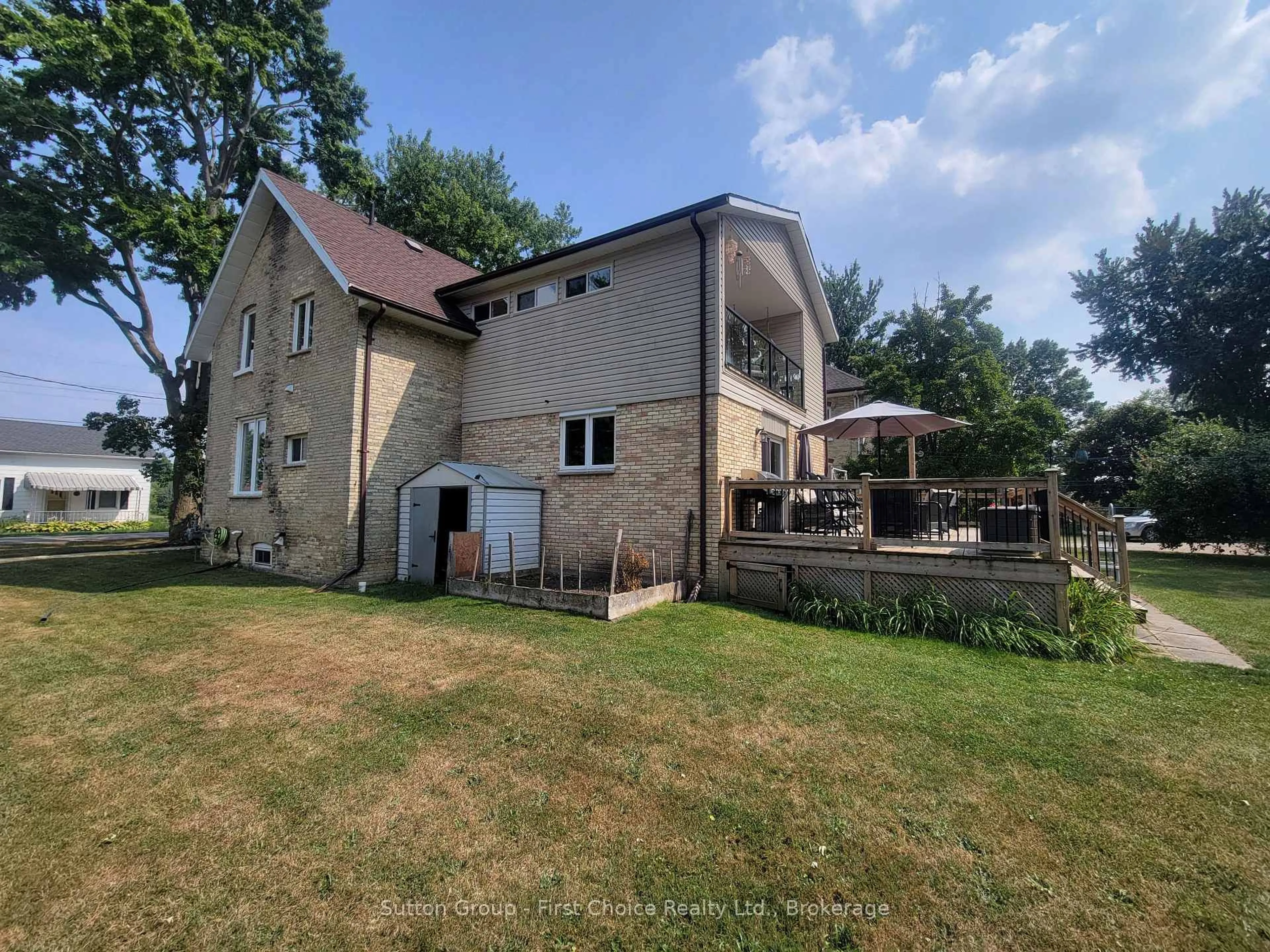 A pic from outside/outdoor area/front of a property/back of a property/a pic from drone, building for 30 King St, South Huron Ontario N0M 1M0