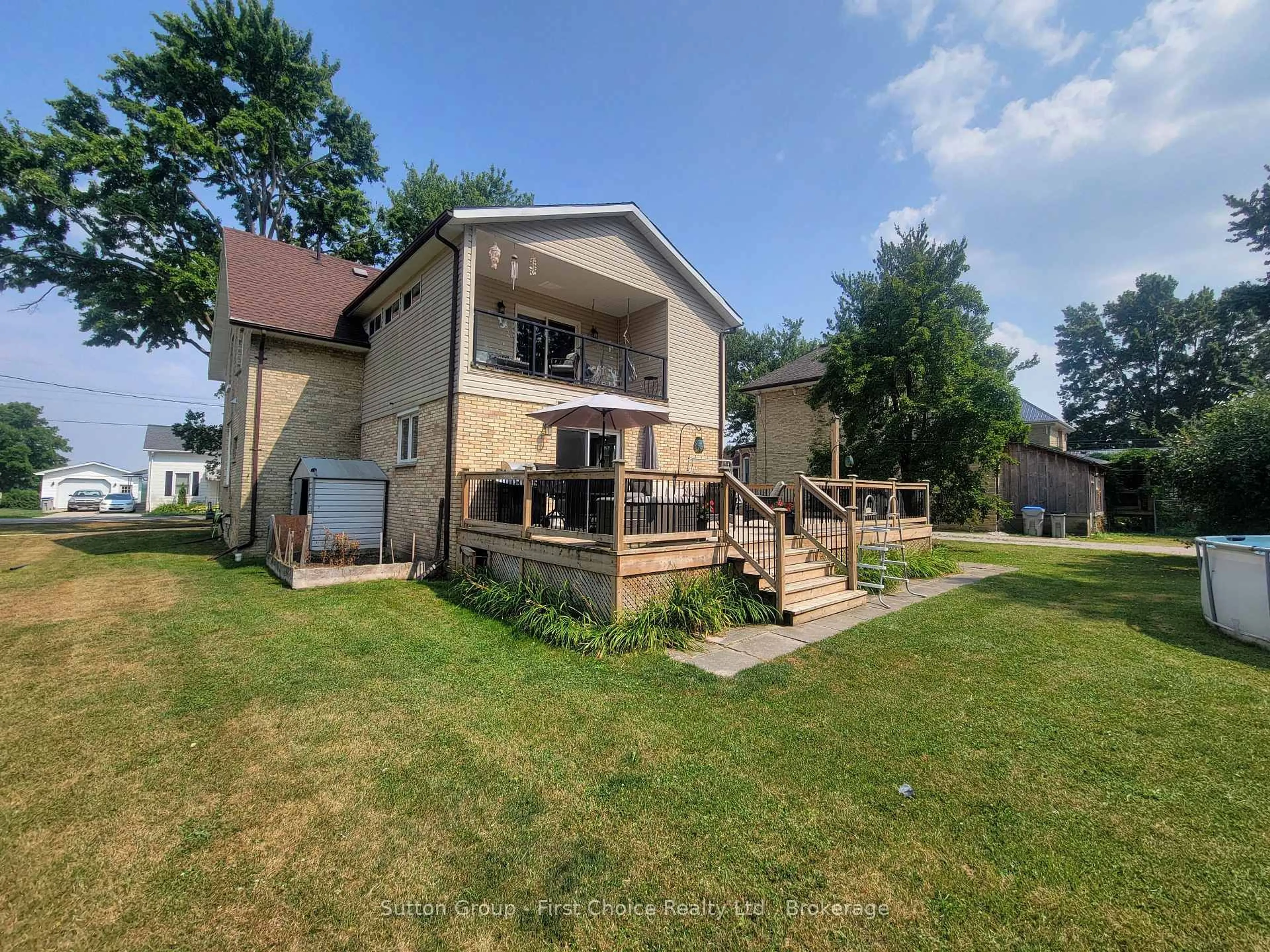 A pic from outside/outdoor area/front of a property/back of a property/a pic from drone, unknown for 30 King St, South Huron Ontario N0M 1M0