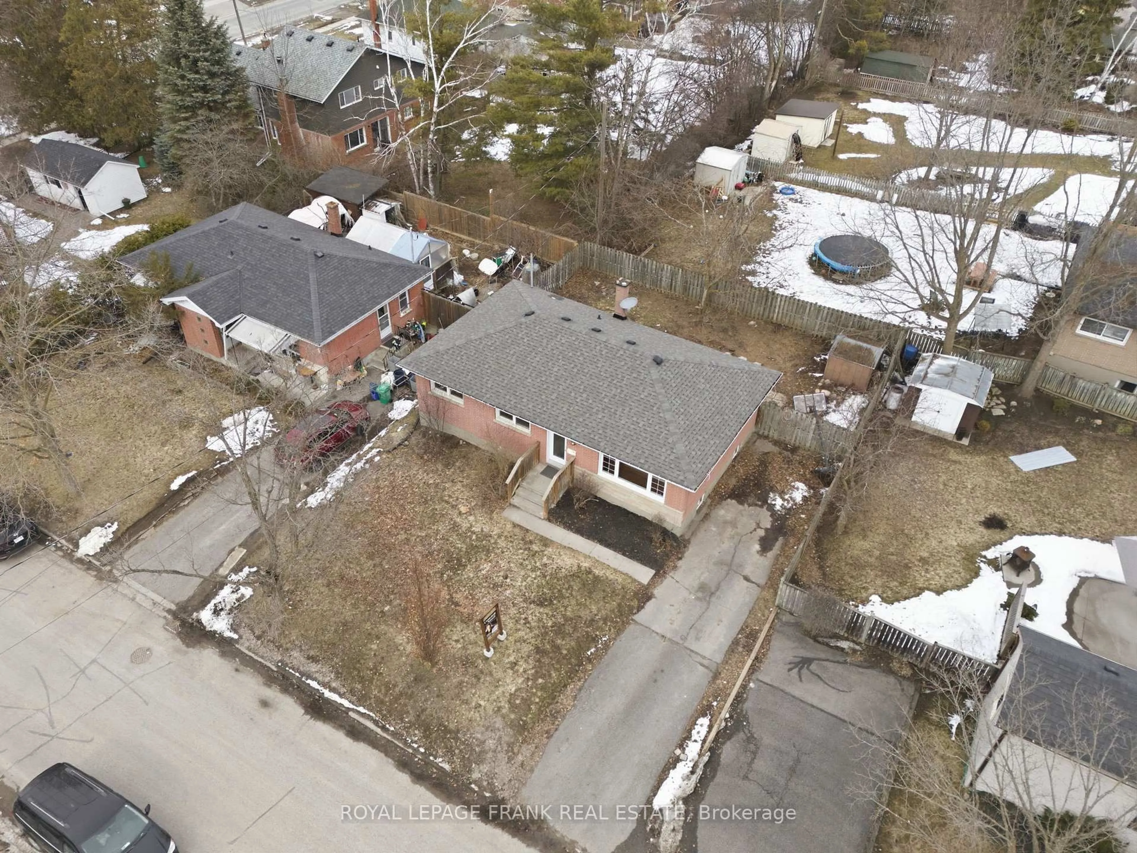 A pic from outside/outdoor area/front of a property/back of a property/a pic from drone, street for 808 Aylmer St, Peterborough Ontario K9H 3Y4
