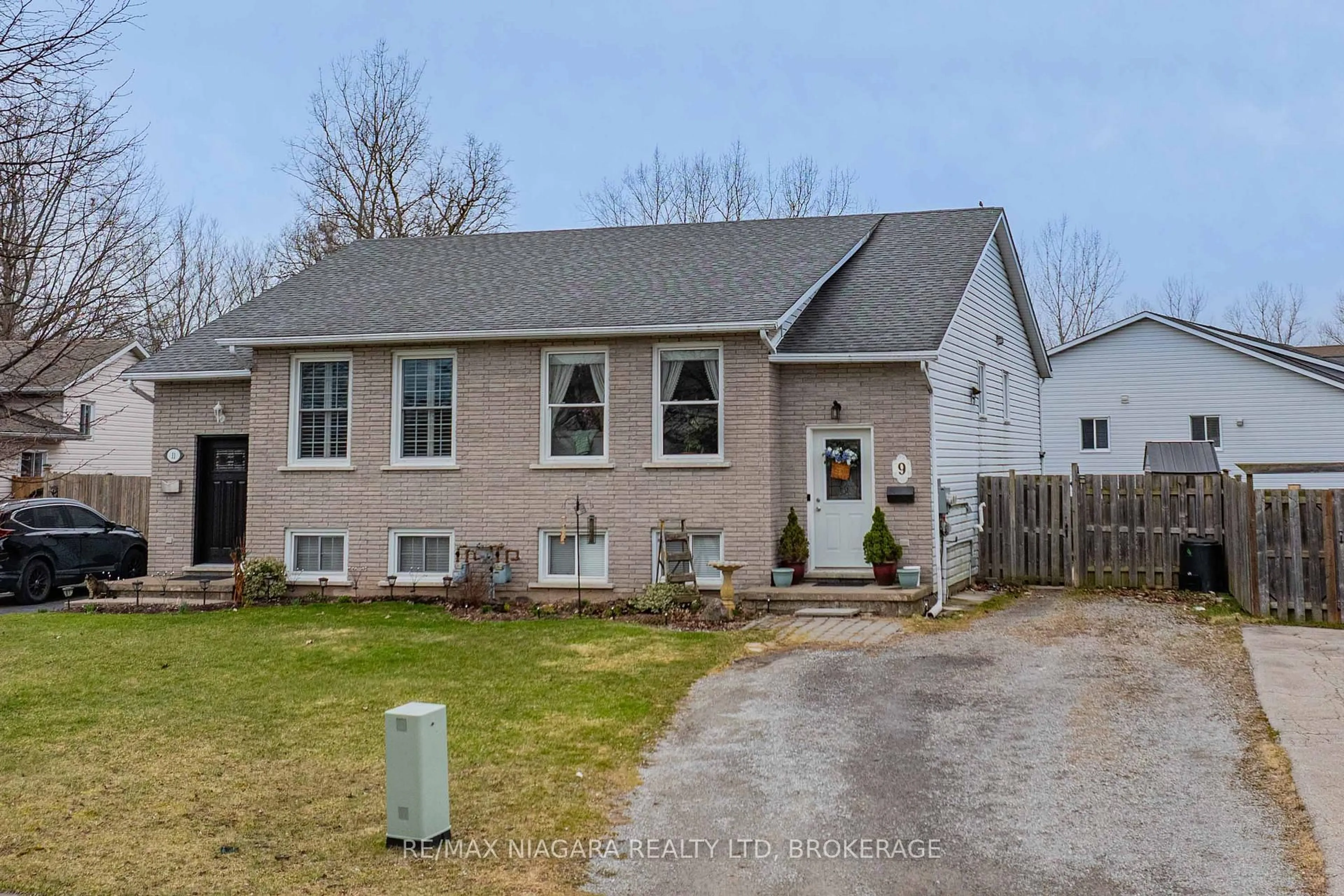 Unknown for 9 Joshua Crt, Welland Ontario L3C 7E3