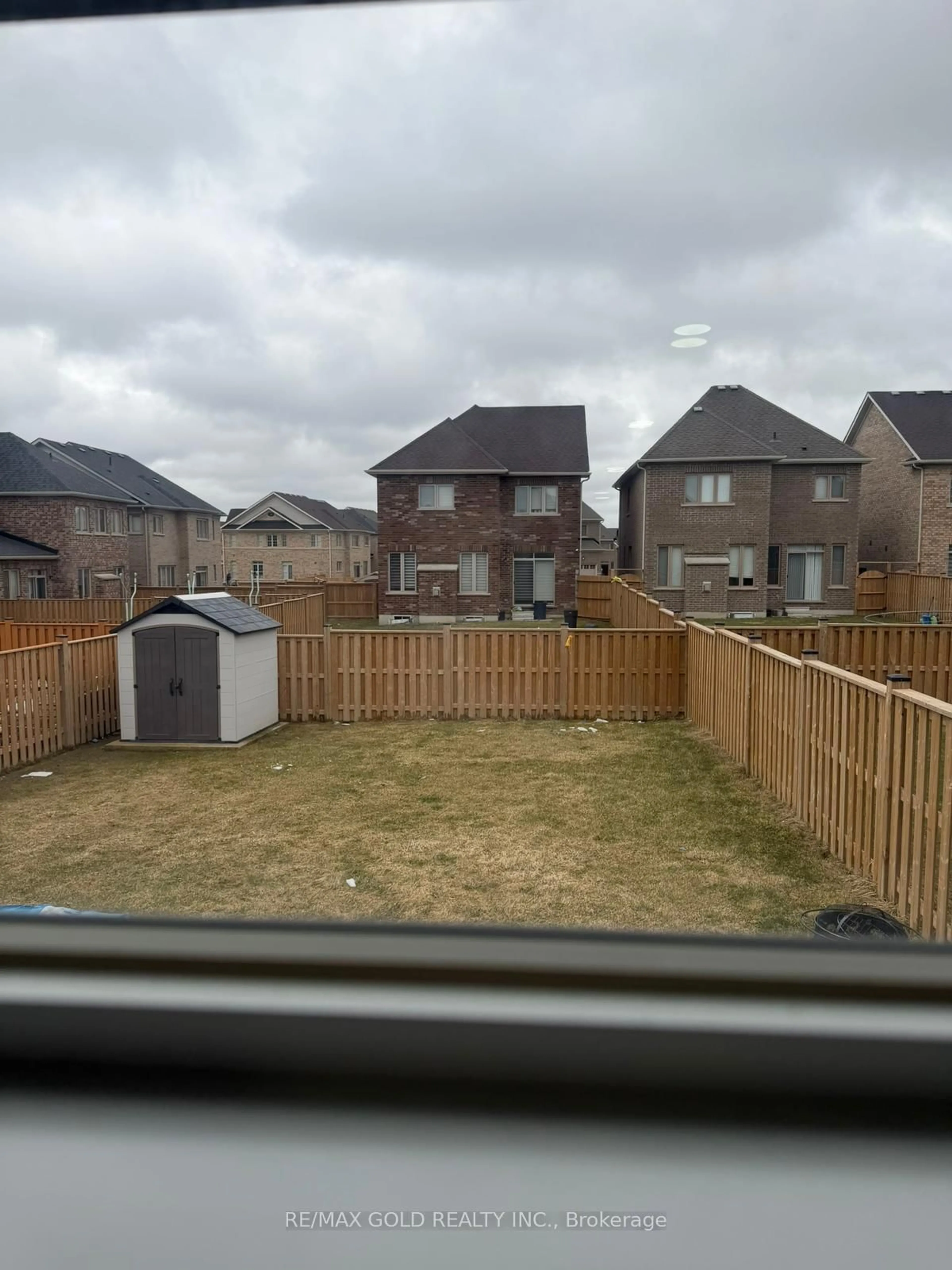 A pic from outside/outdoor area/front of a property/back of a property/a pic from drone, mountain view for 109 Silverwood Cres, Woodstock Ontario N4T 0M5