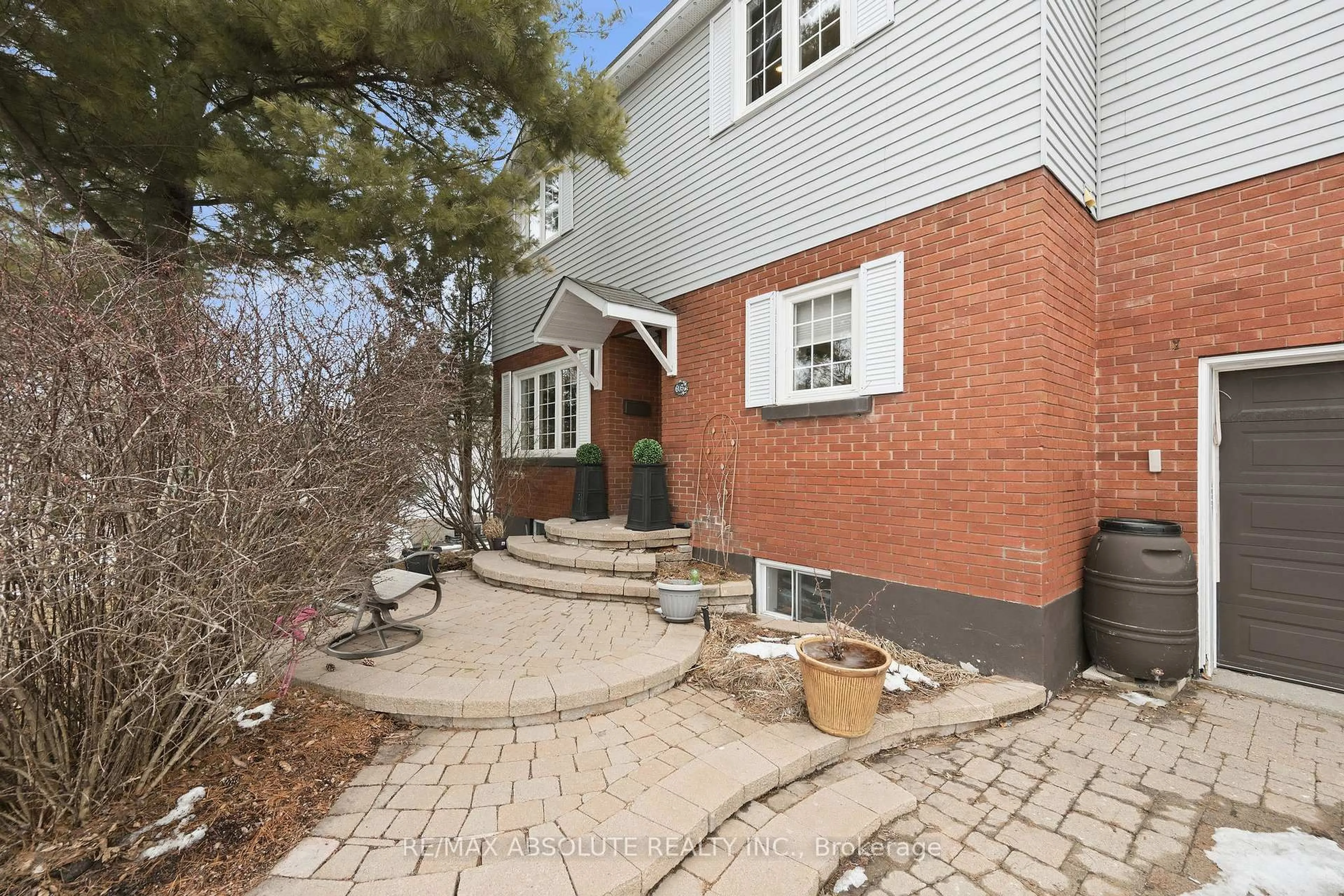 Unknown for 605 Rowanwood Ave, Ottawa Ontario K2A 3E3