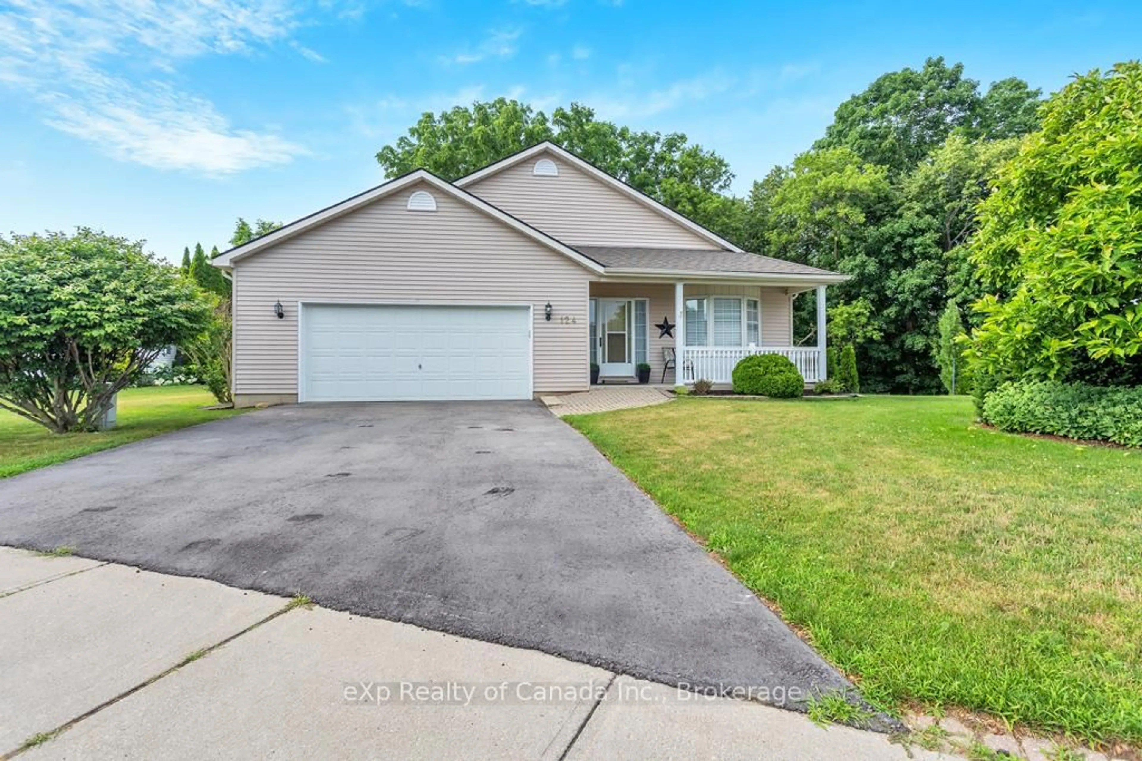 Home with vinyl exterior material, street for 124 Wilson Ave, Tillsonburg Ontario N4G 5T3