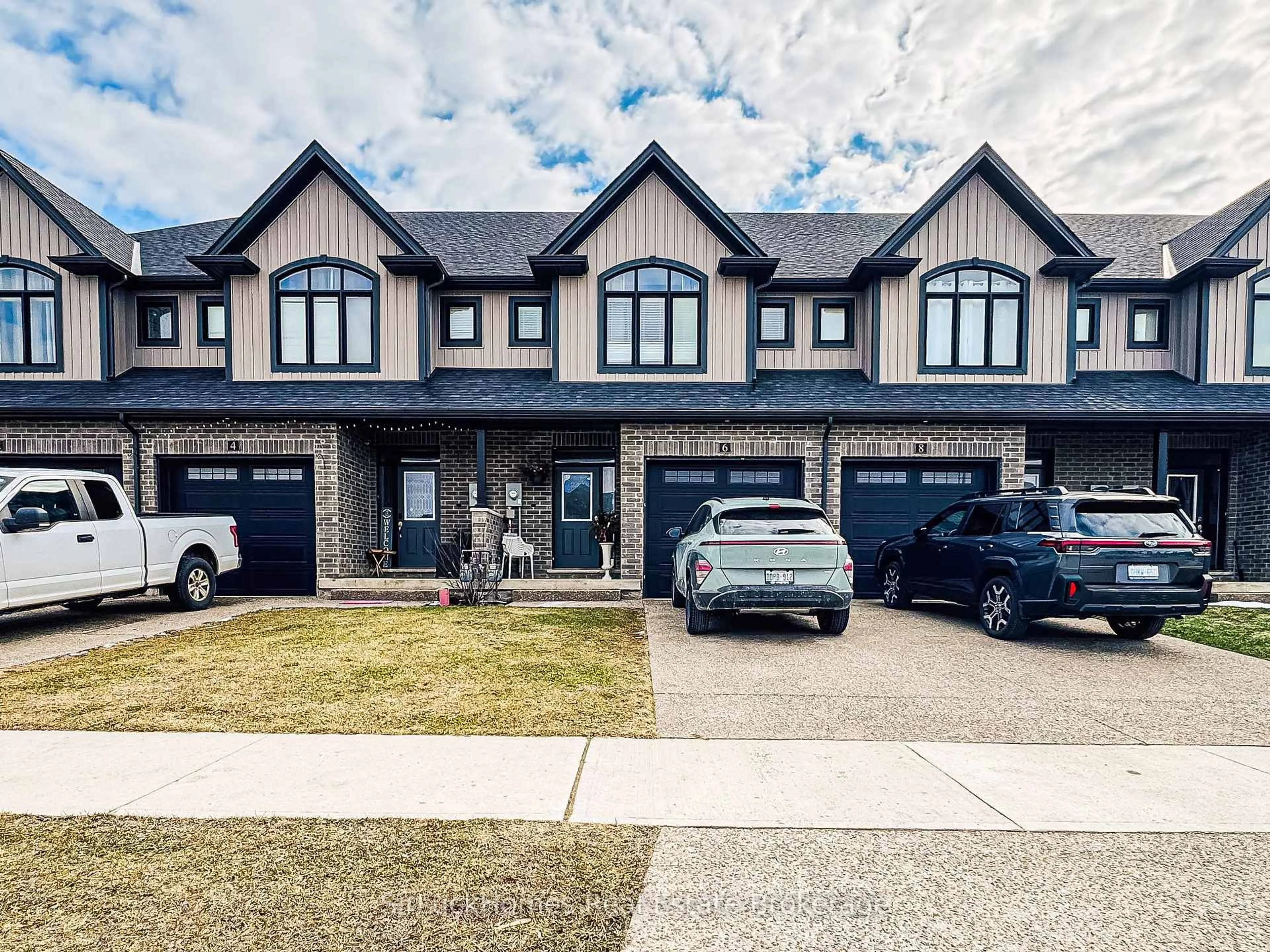 Home with brick exterior material, street for 6 Spring Crest Way, Thorold Ontario L2V 0J8