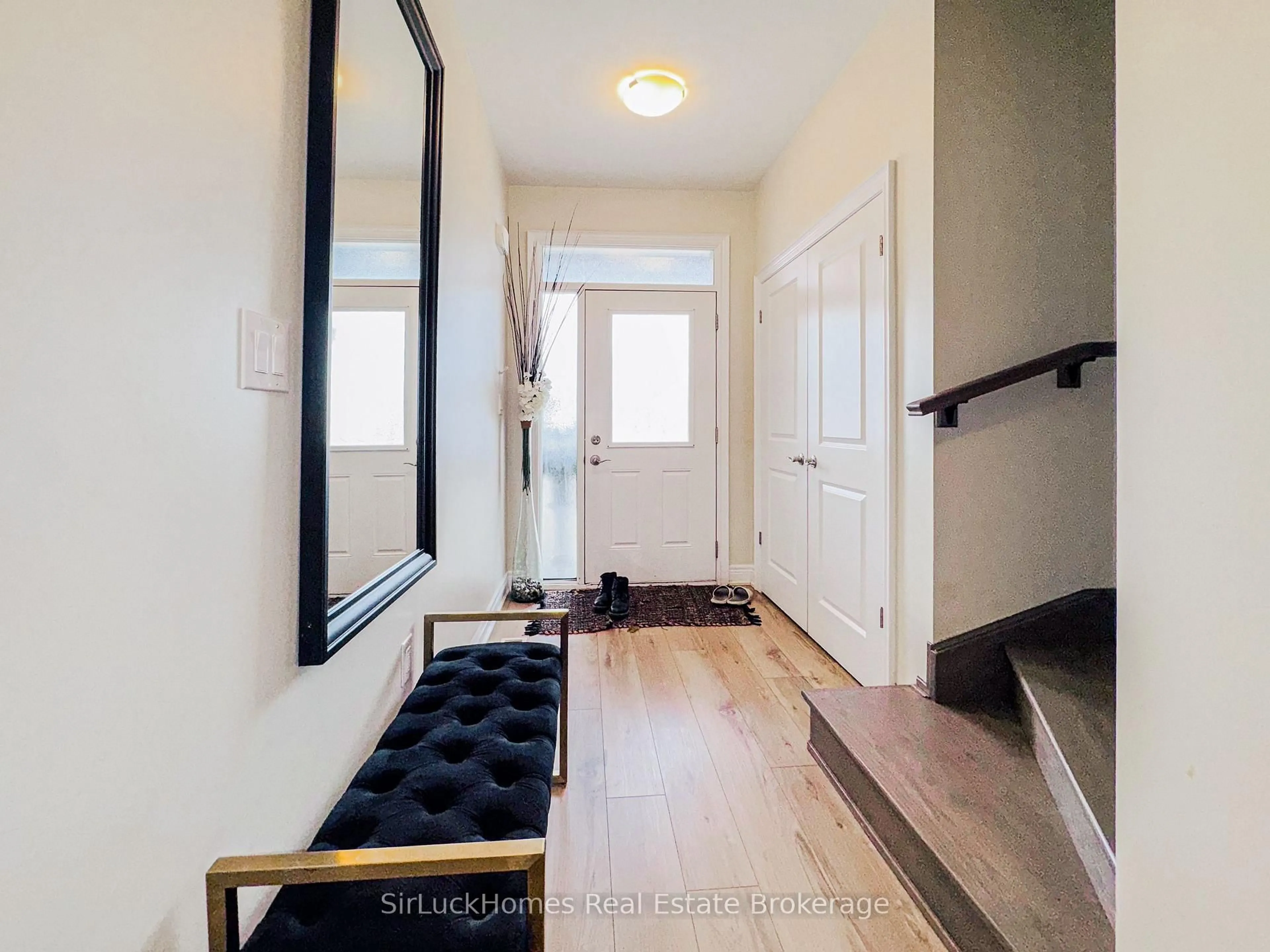 Indoor entryway for 6 Spring Crest Way, Thorold Ontario L2V 0J8