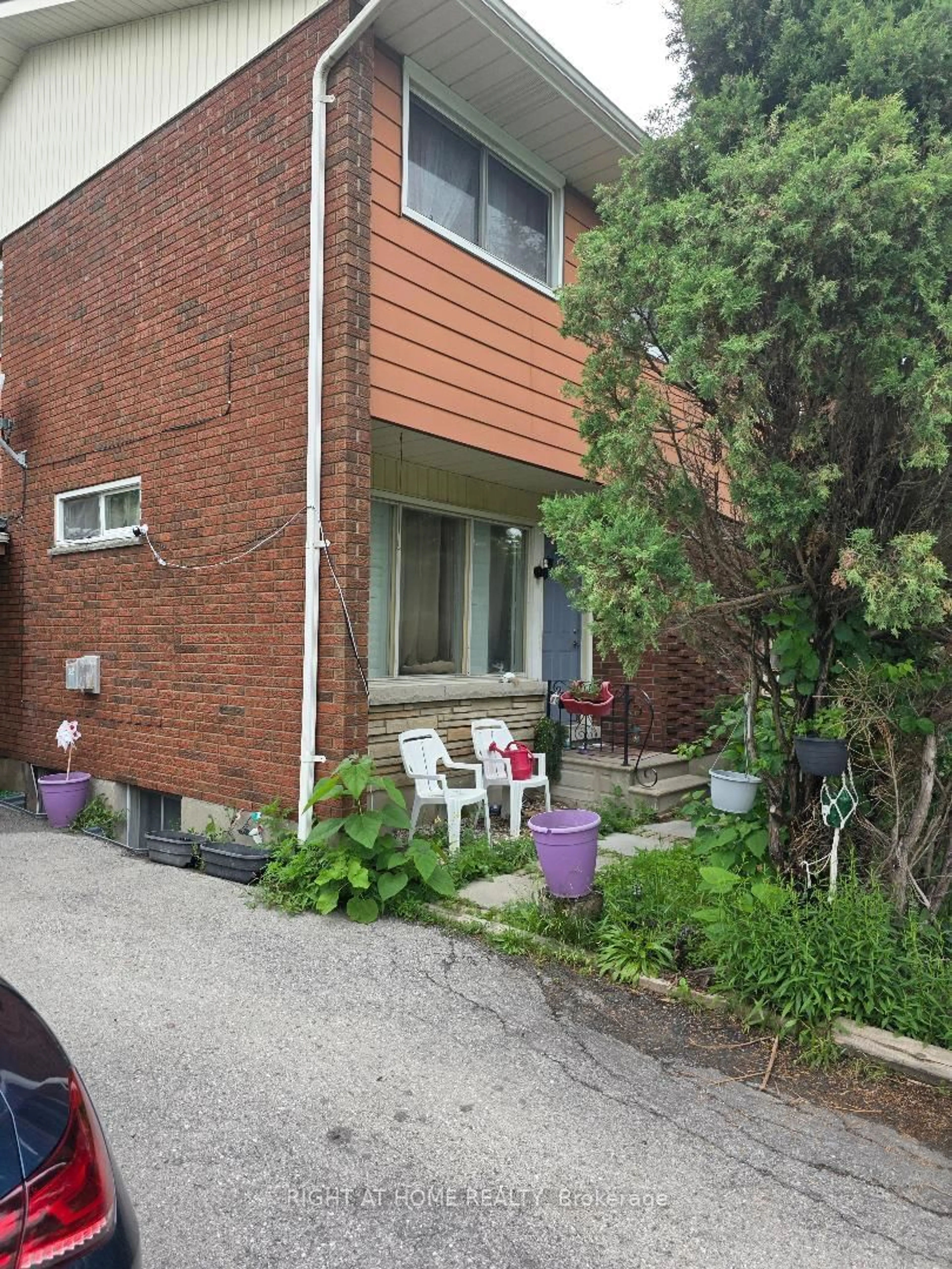 Patio, street for 340 Glenridge Ave, St. Catharines Ontario L2T 3K7
