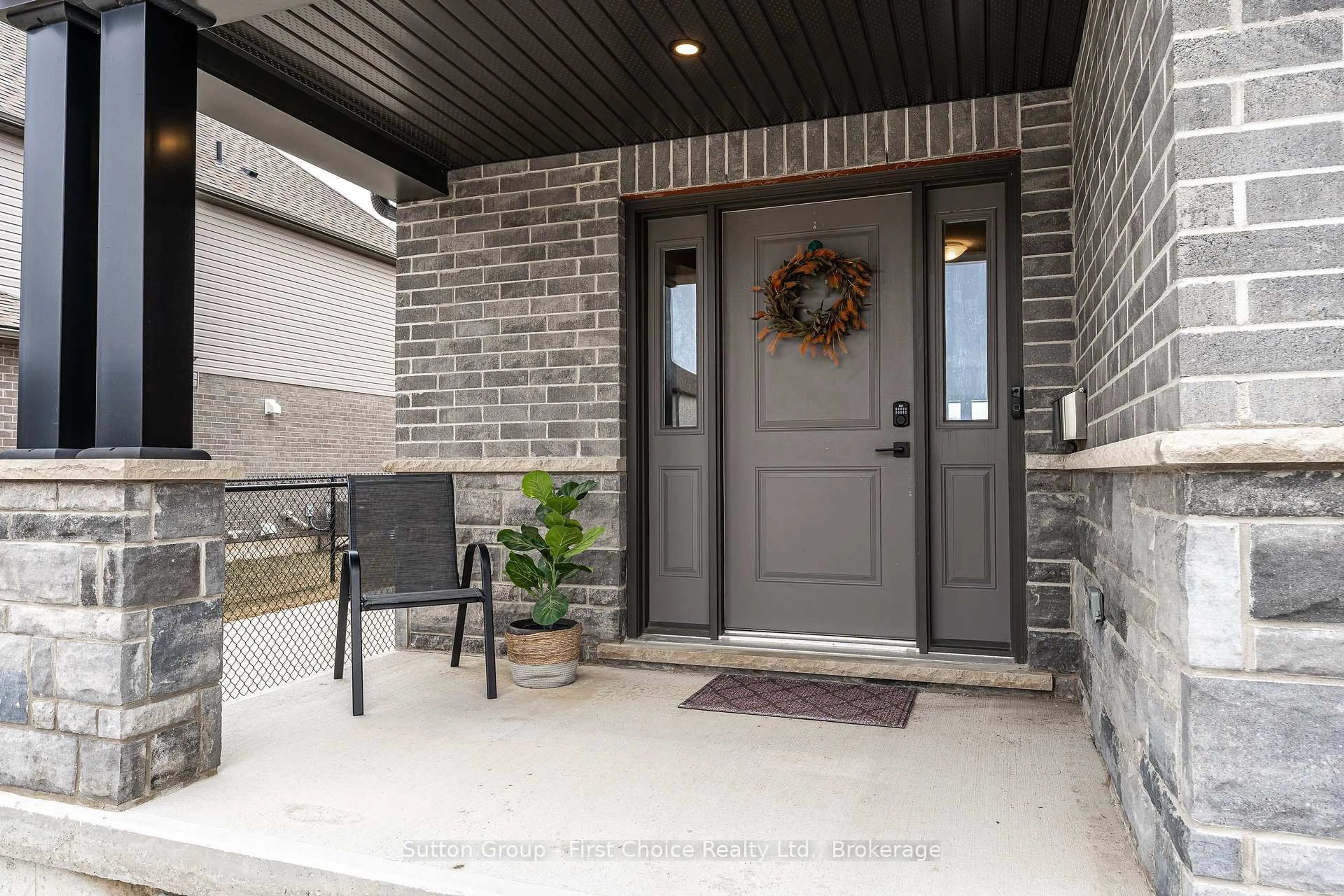 Indoor entryway for 236 Bradshaw Dr, Stratford Ontario N5A 0G5