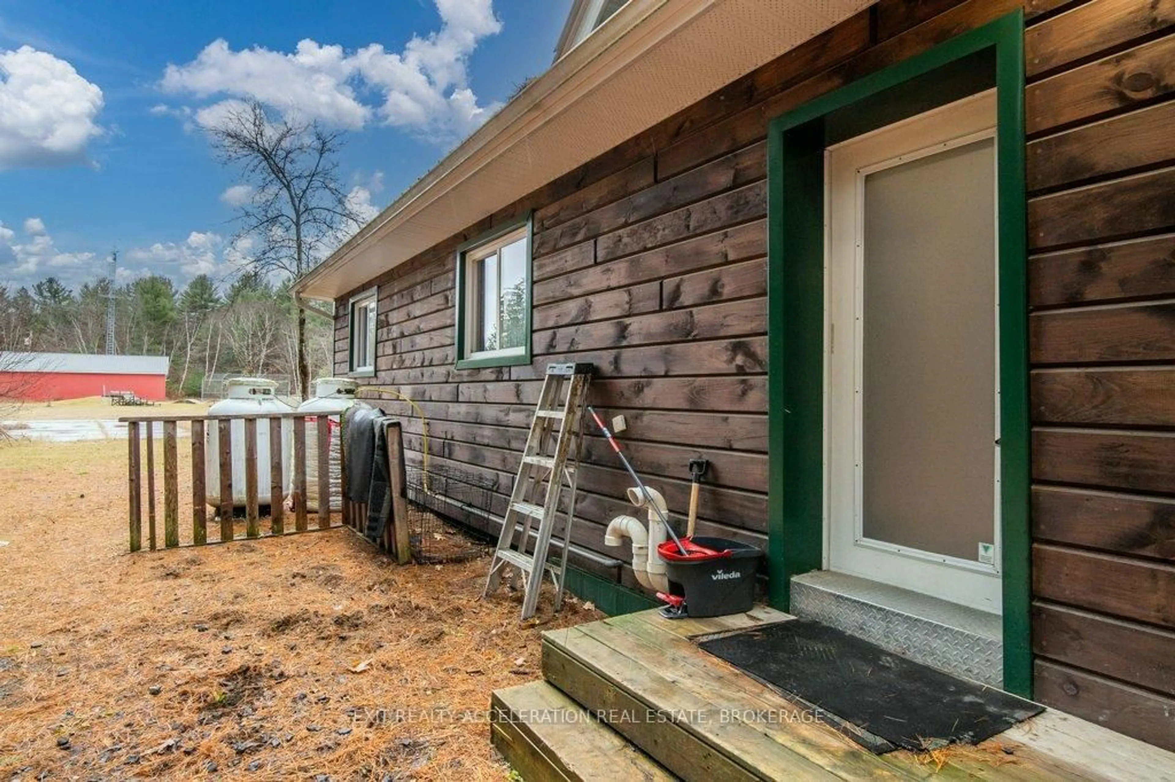 Unknown for 14 West Park Lane, Addington Highlands Ontario K0H 2G0