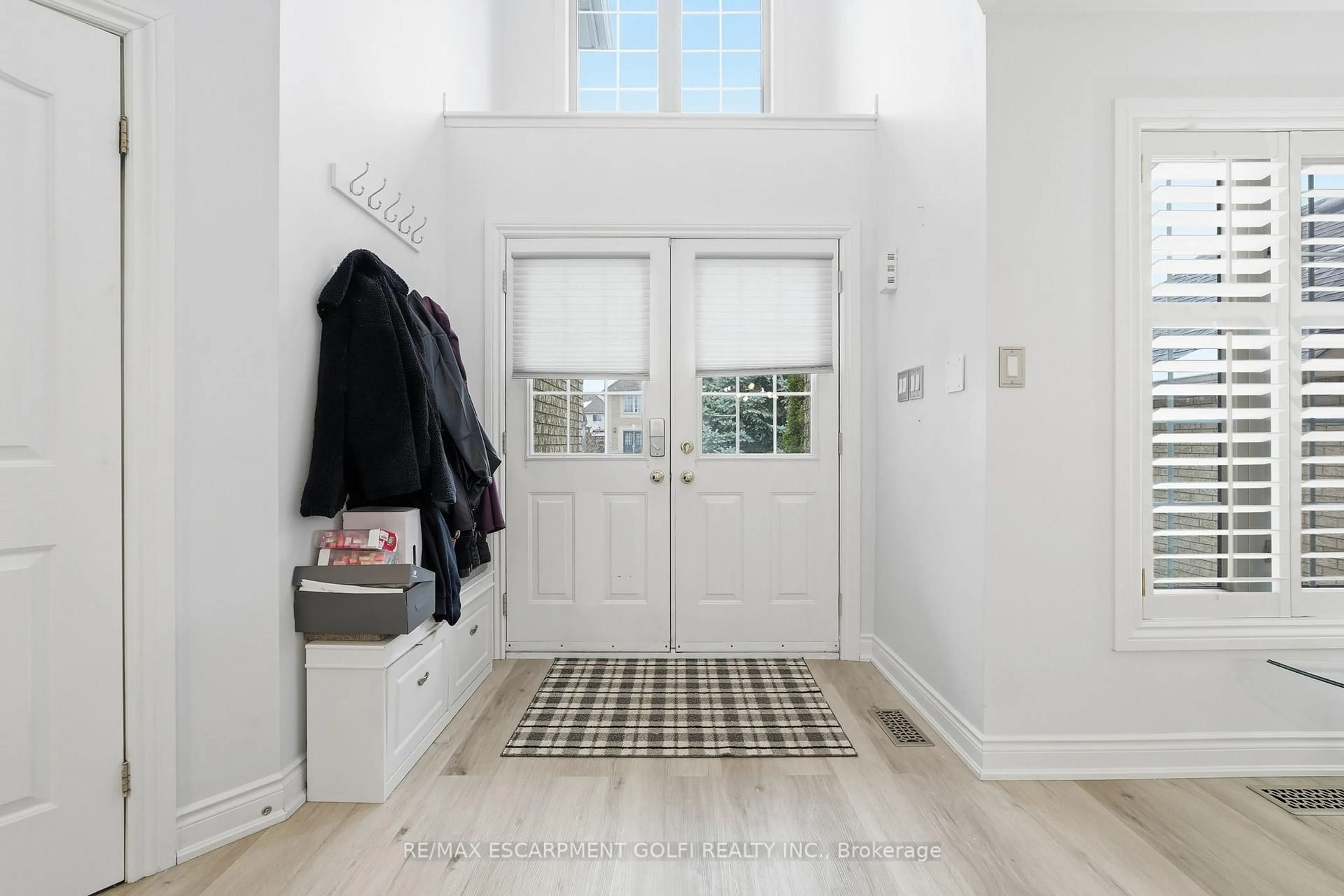 Indoor entryway for 66 Suffolk St, Hamilton Ontario L9K 1M9