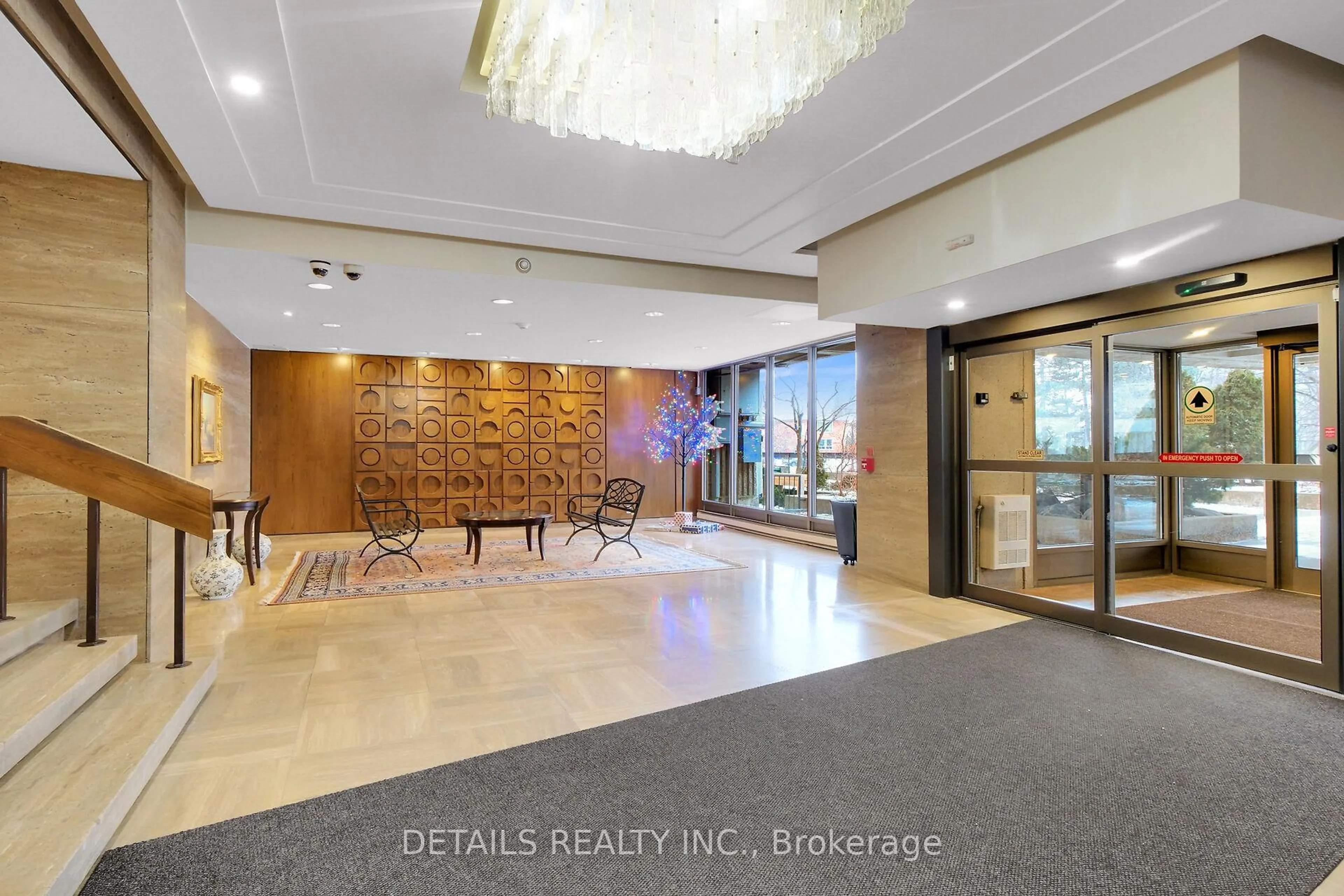 Lobby for 2625 Regina St #1610, Ottawa Ontario K2B 5W8