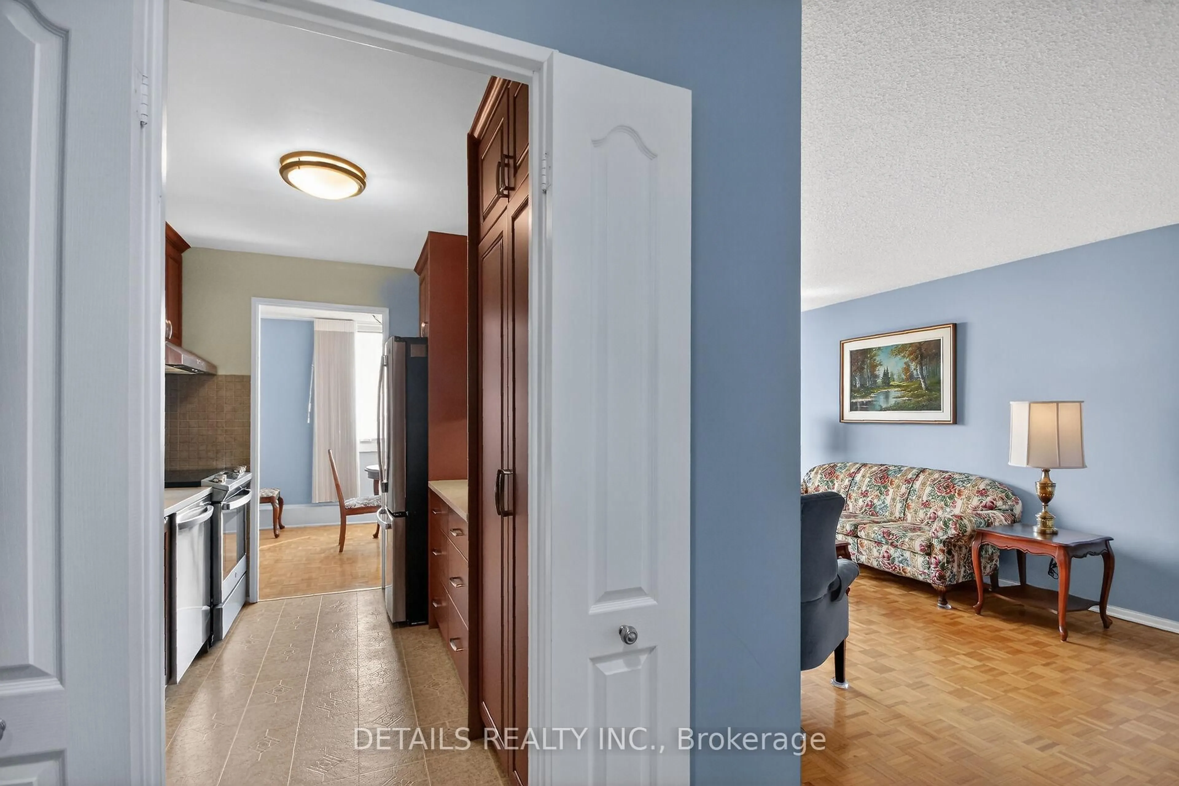 Indoor entryway for 2625 Regina St #1610, Ottawa Ontario K2B 5W8