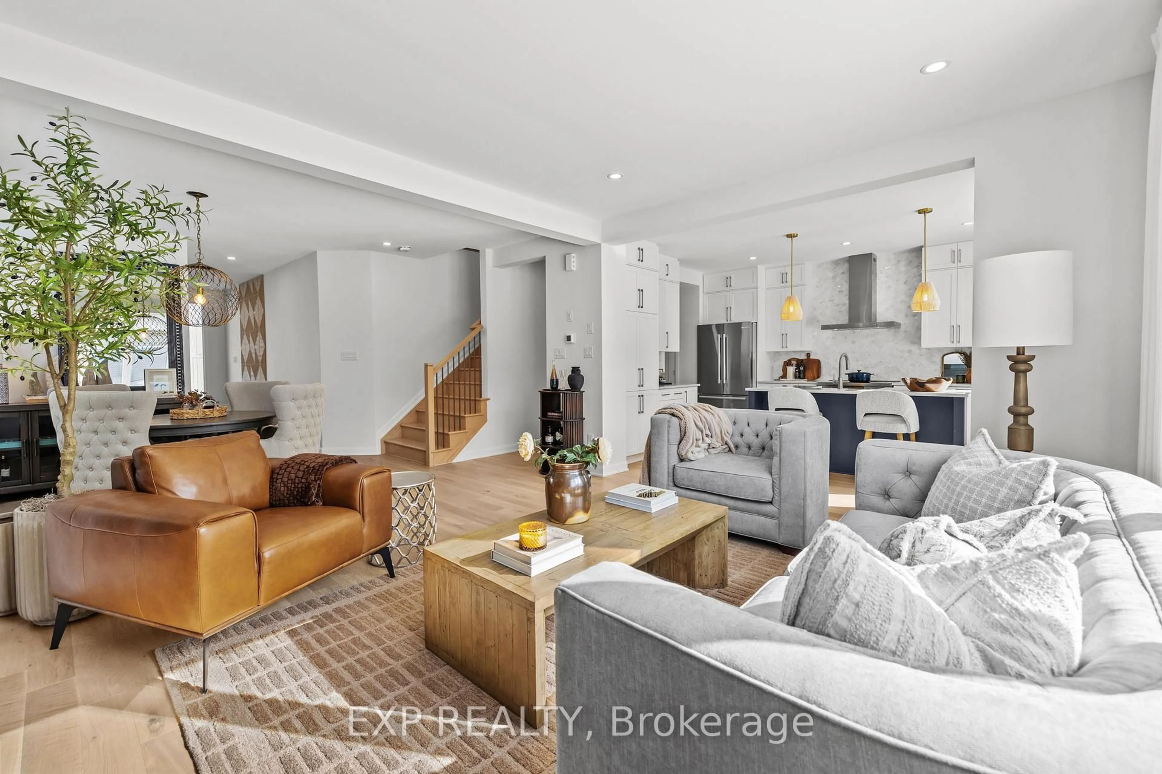 Living room with furniture, unknown for 611 Ribbon St, Manotick Ontario K4M 0M8