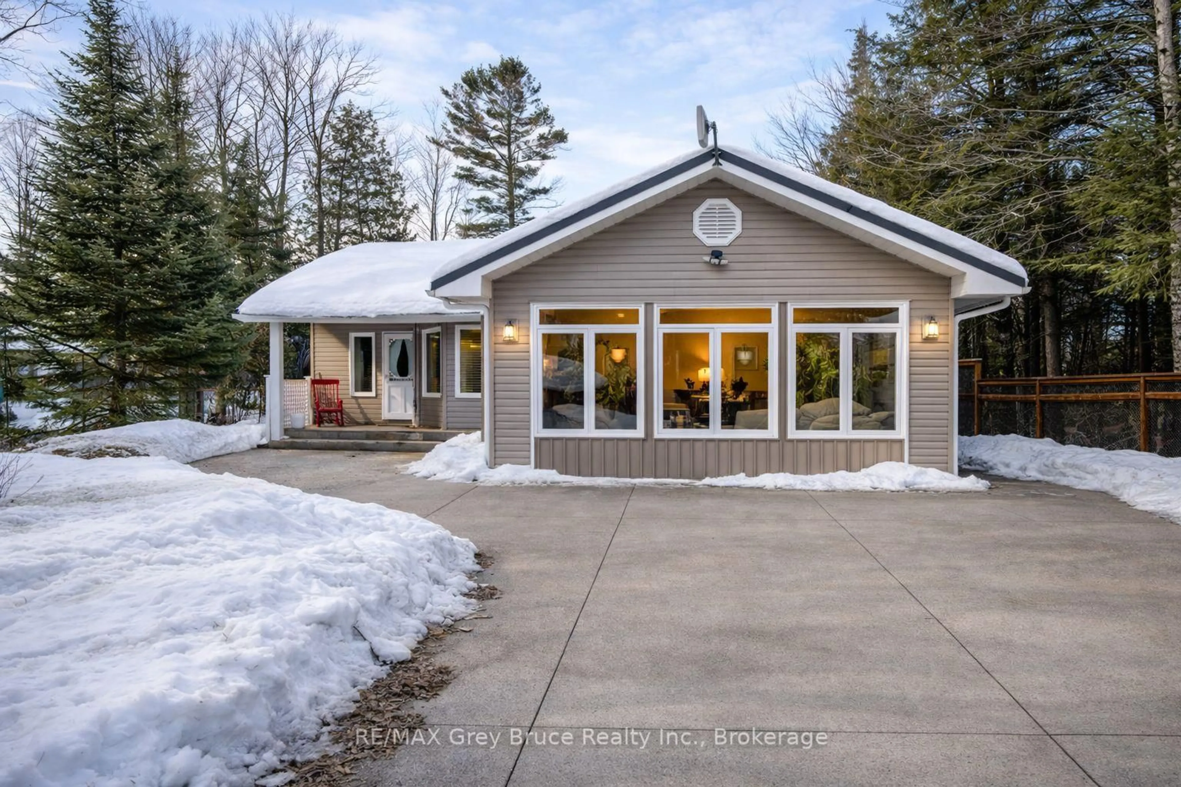 Unknown for 612 York Ave, South Bruce Peninsula Ontario N0H 2G0