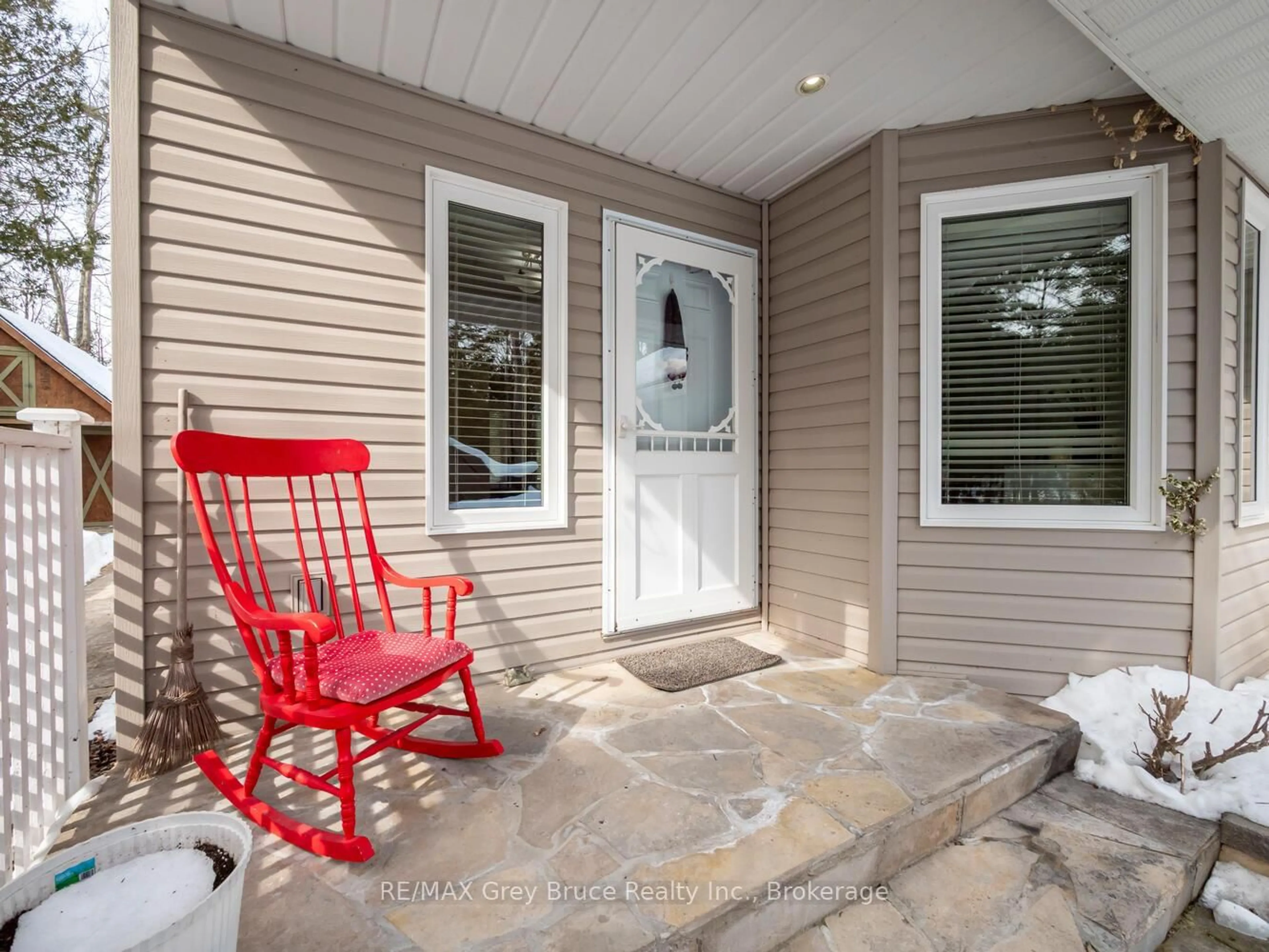 Indoor entryway for 612 York Ave, South Bruce Peninsula Ontario N0H 2G0