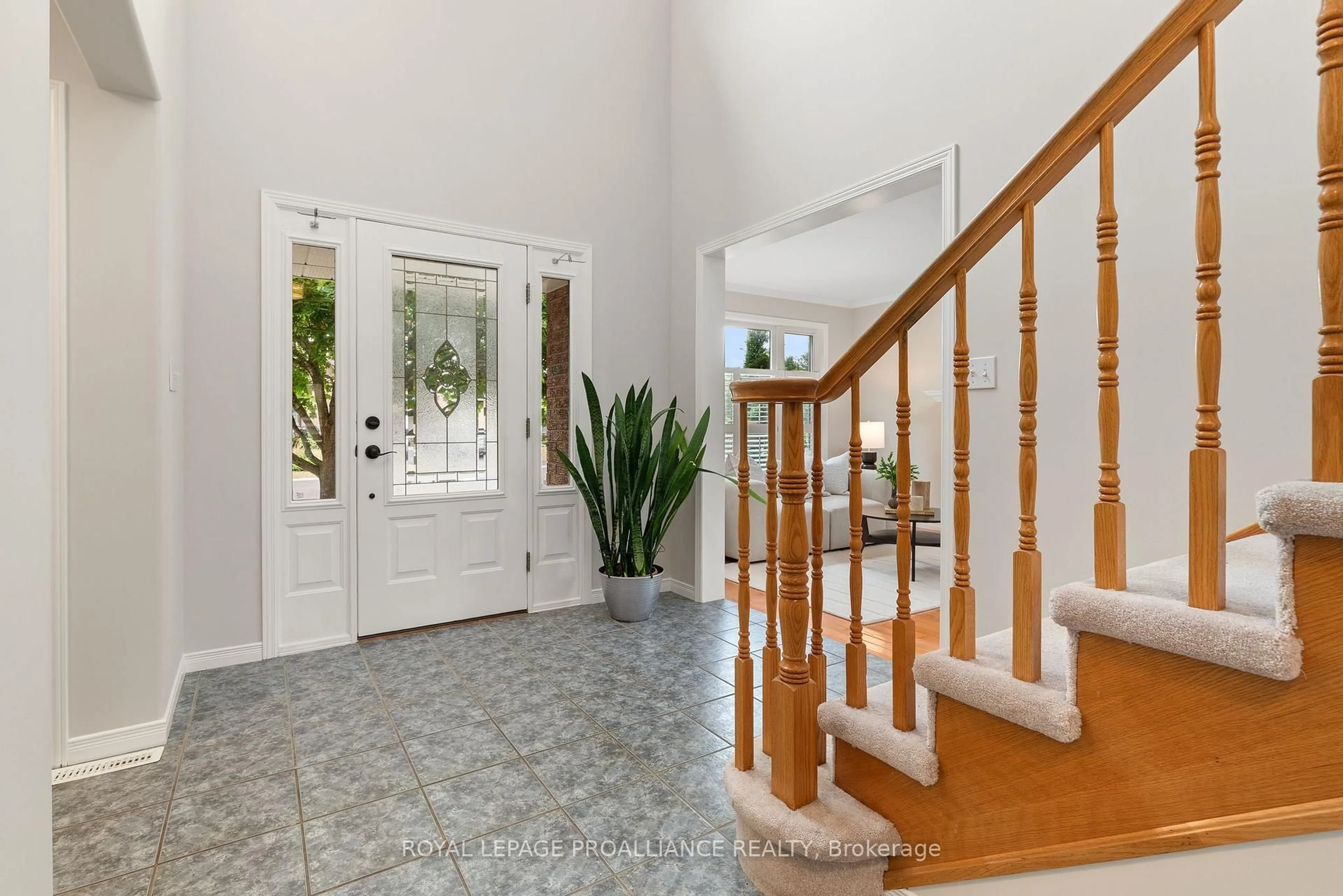 Indoor entryway for 8 Linden Lane, Belleville Ontario K8N 5W9