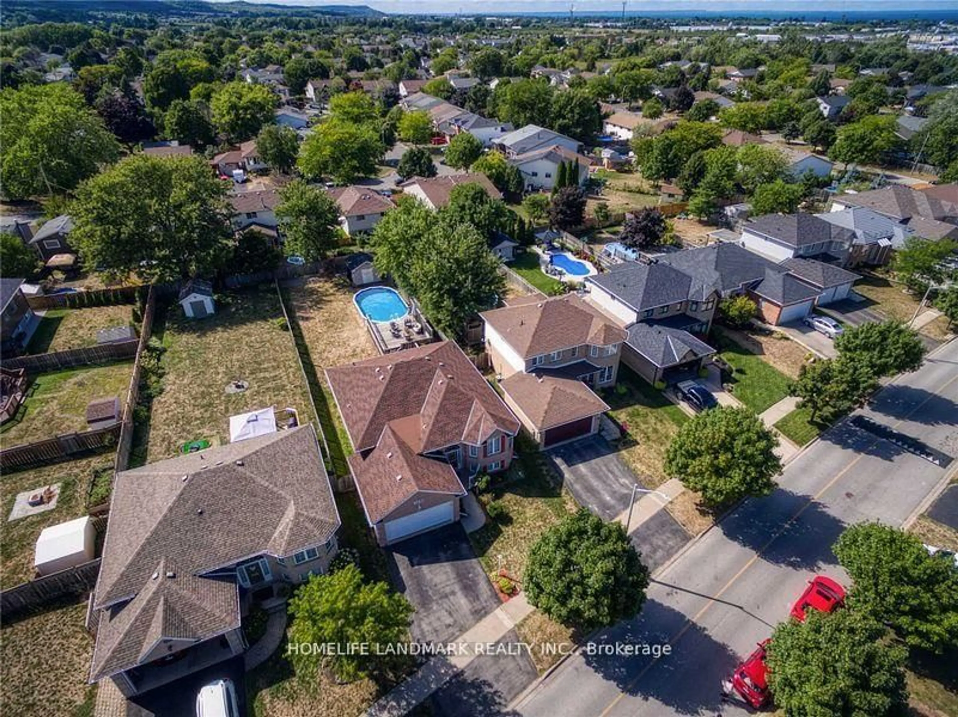 A pic from outside/outdoor area/front of a property/back of a property/a pic from drone, street for 4498 Garden Gate Terr, Lincoln Ontario L0R 1B9