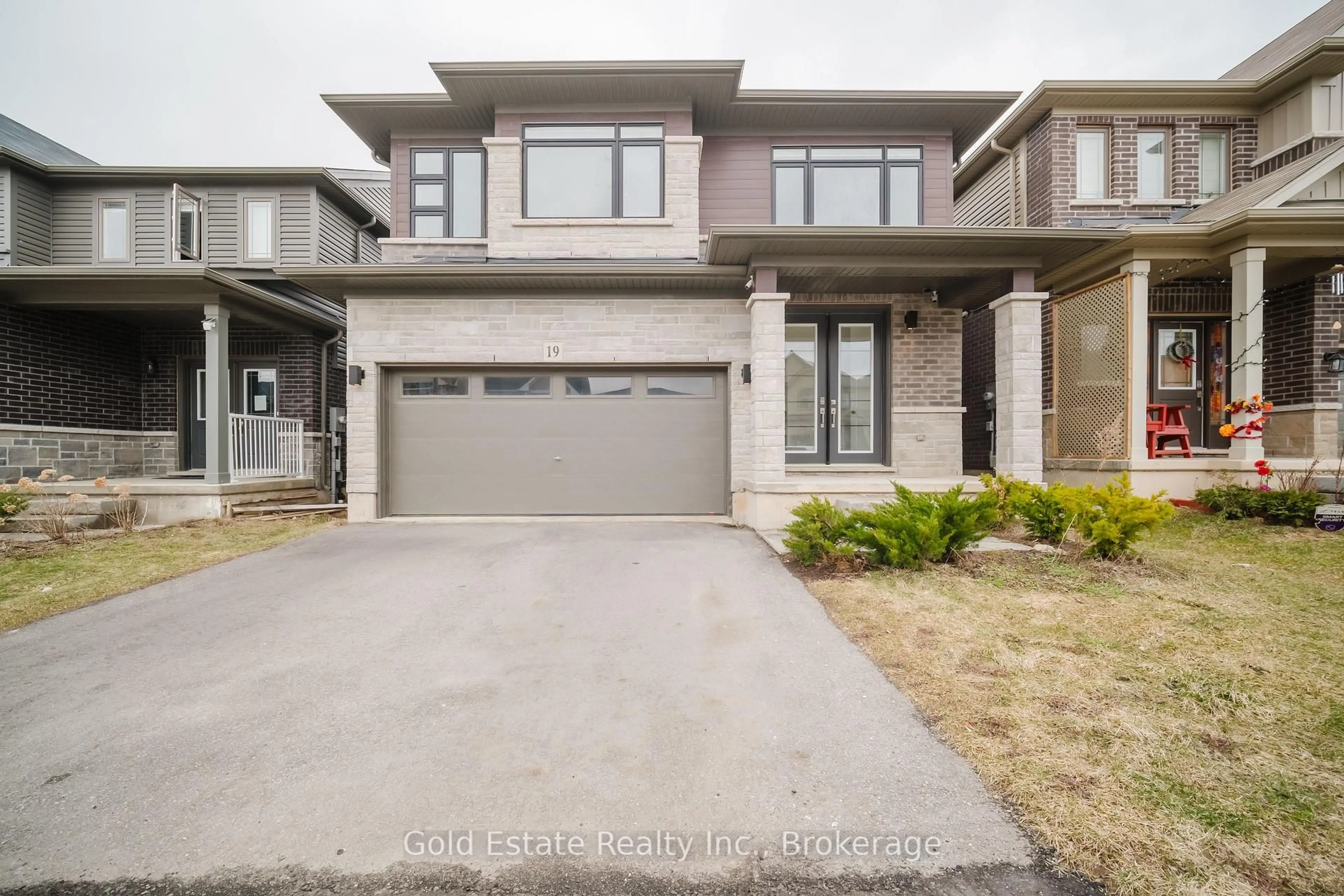 Home with brick exterior material, street for 19 Mclaren Ave, Brantford Ontario N3T 0T4