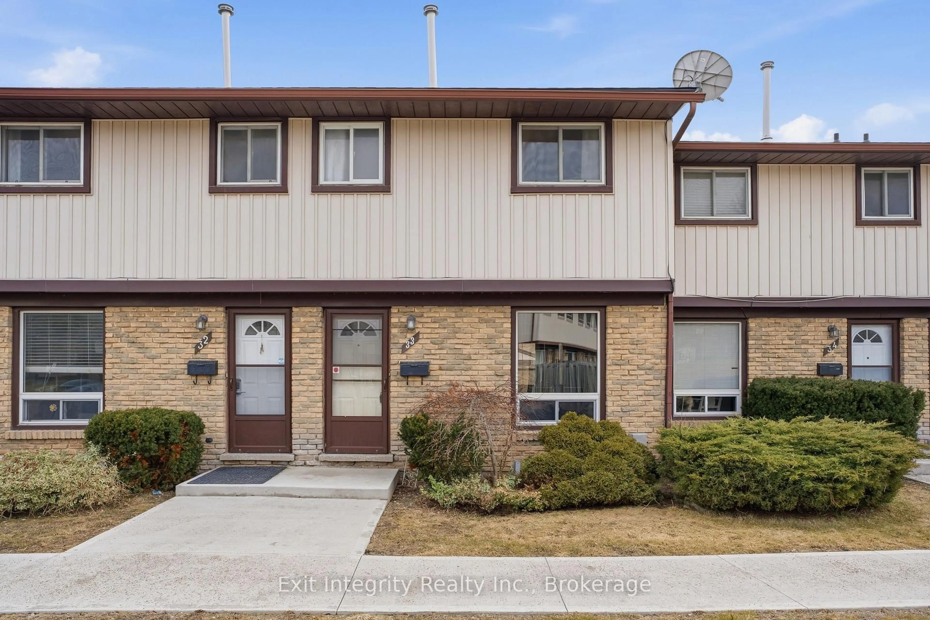 Home with vinyl exterior material, street for 210 Glamis Rd #33, Cambridge Ontario N1R 6L3