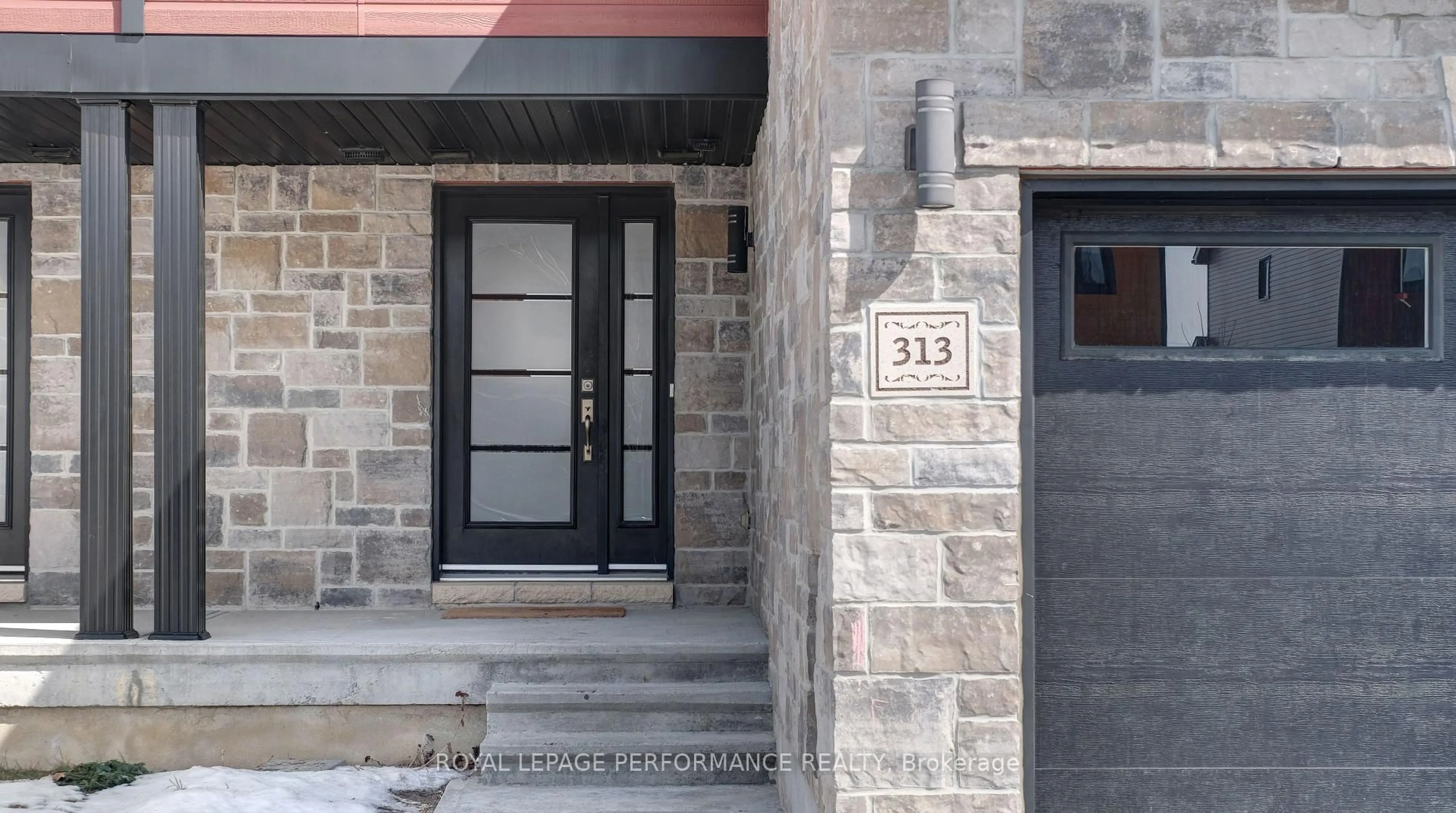 Indoor entryway for 313 Twilight Ave, Russell Ontario K4R 0E3