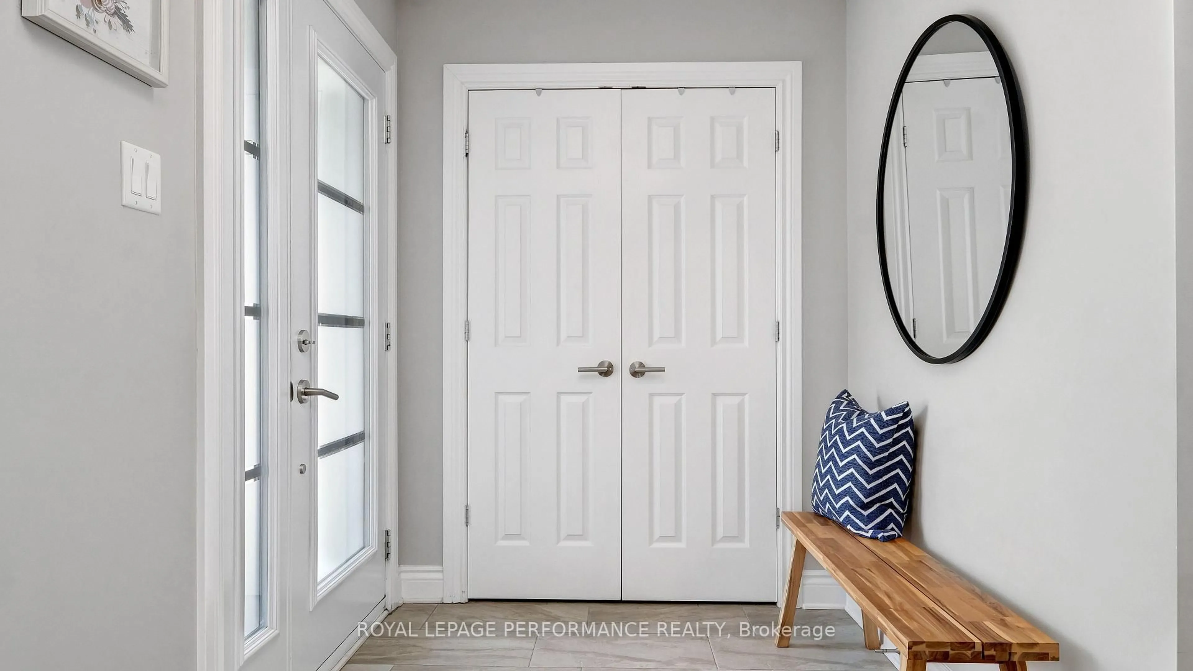 Indoor entryway for 313 Twilight Ave, Russell Ontario K4R 0E3