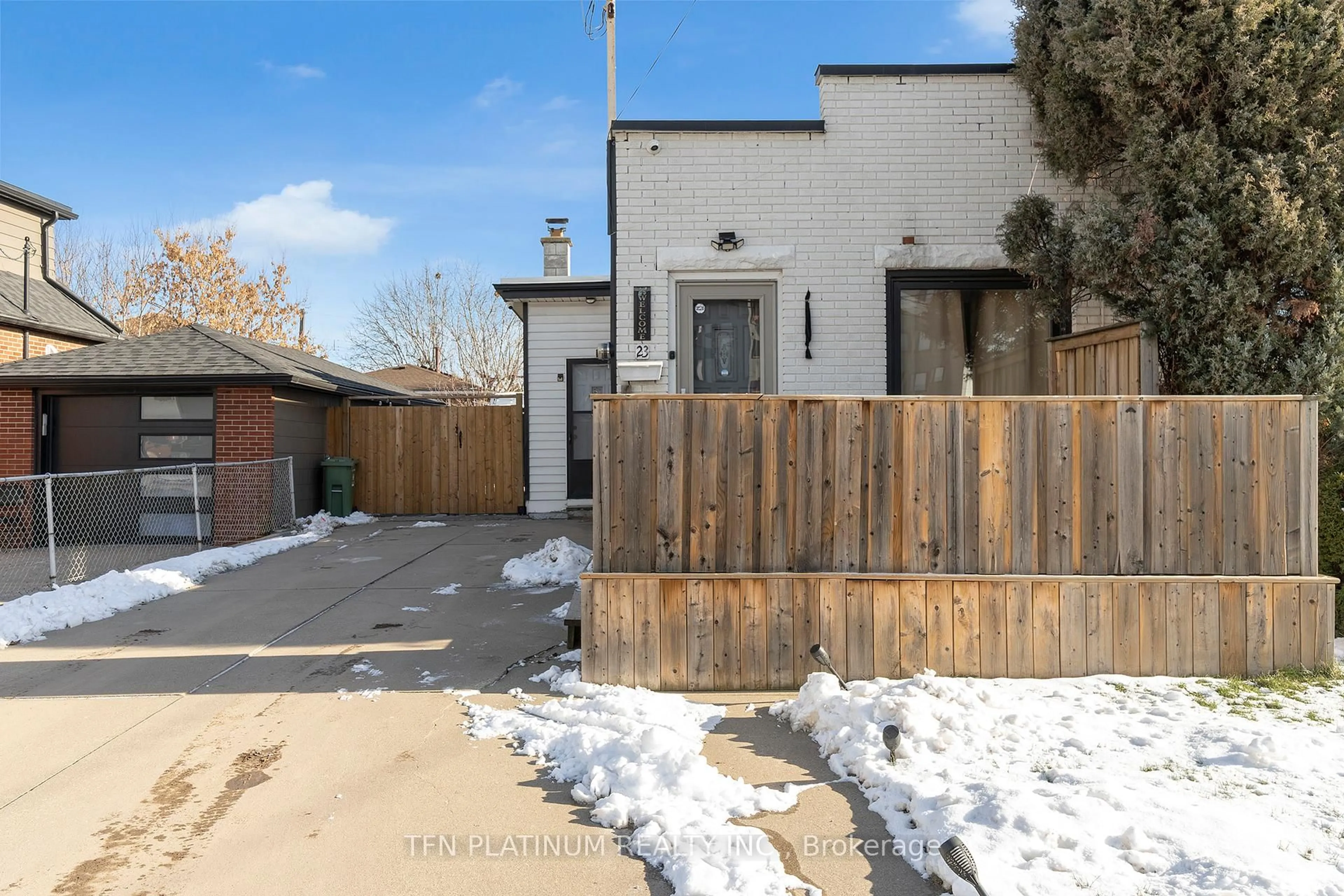 Unknown for 23 Rosewood Rd, Hamilton Ontario L8H 1A1