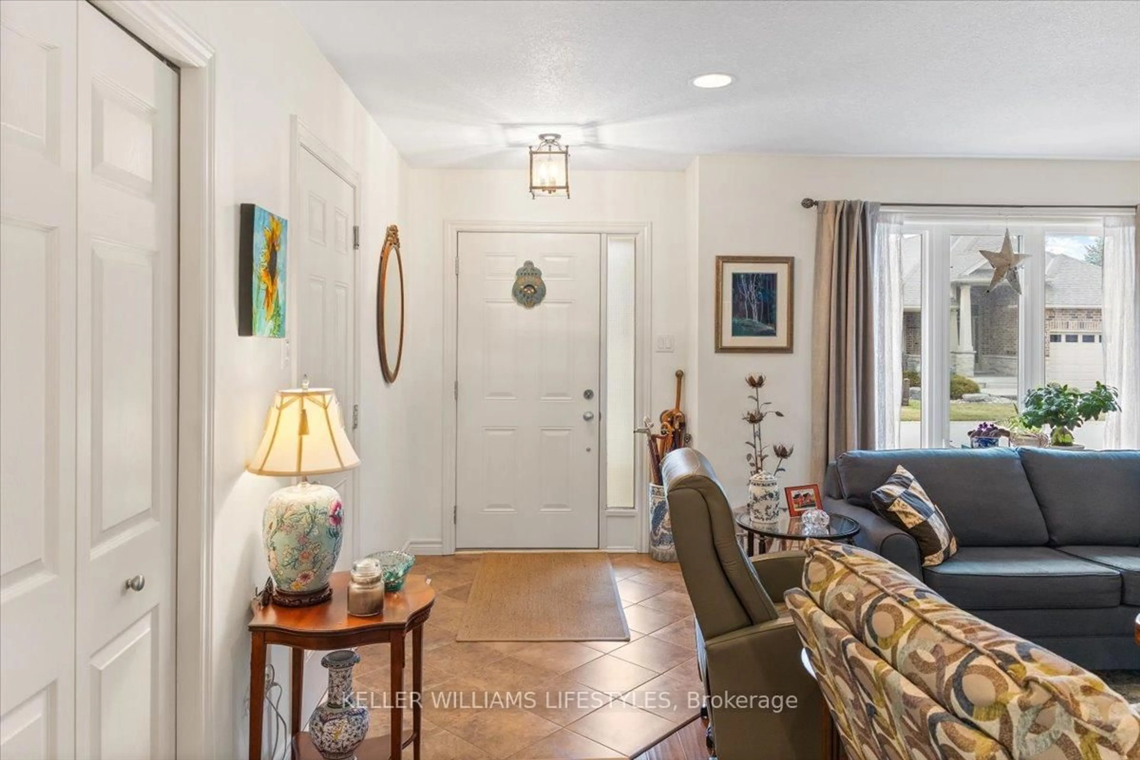 Indoor entryway for 295 MOGG St #26, Strathroy-Caradoc Ontario N7G 0C6