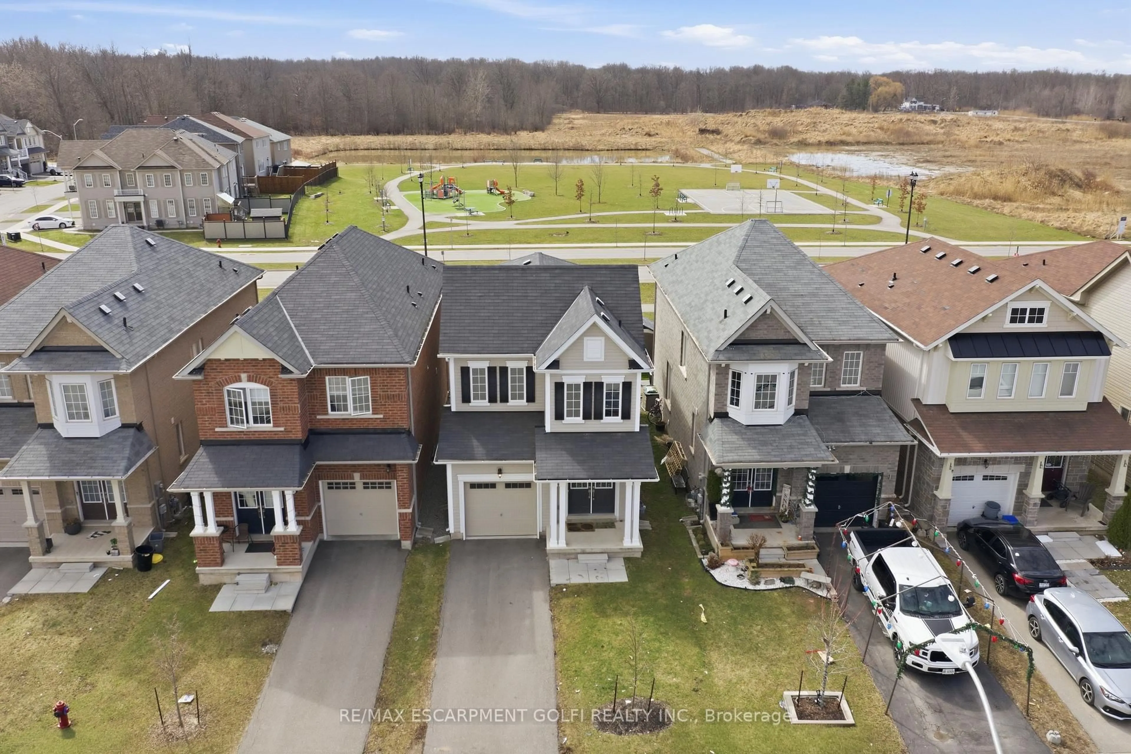 A pic from outside/outdoor area/front of a property/back of a property/a pic from drone, unknown for 7839 Dockweed Dr, Niagara Falls Ontario L2H 3R9