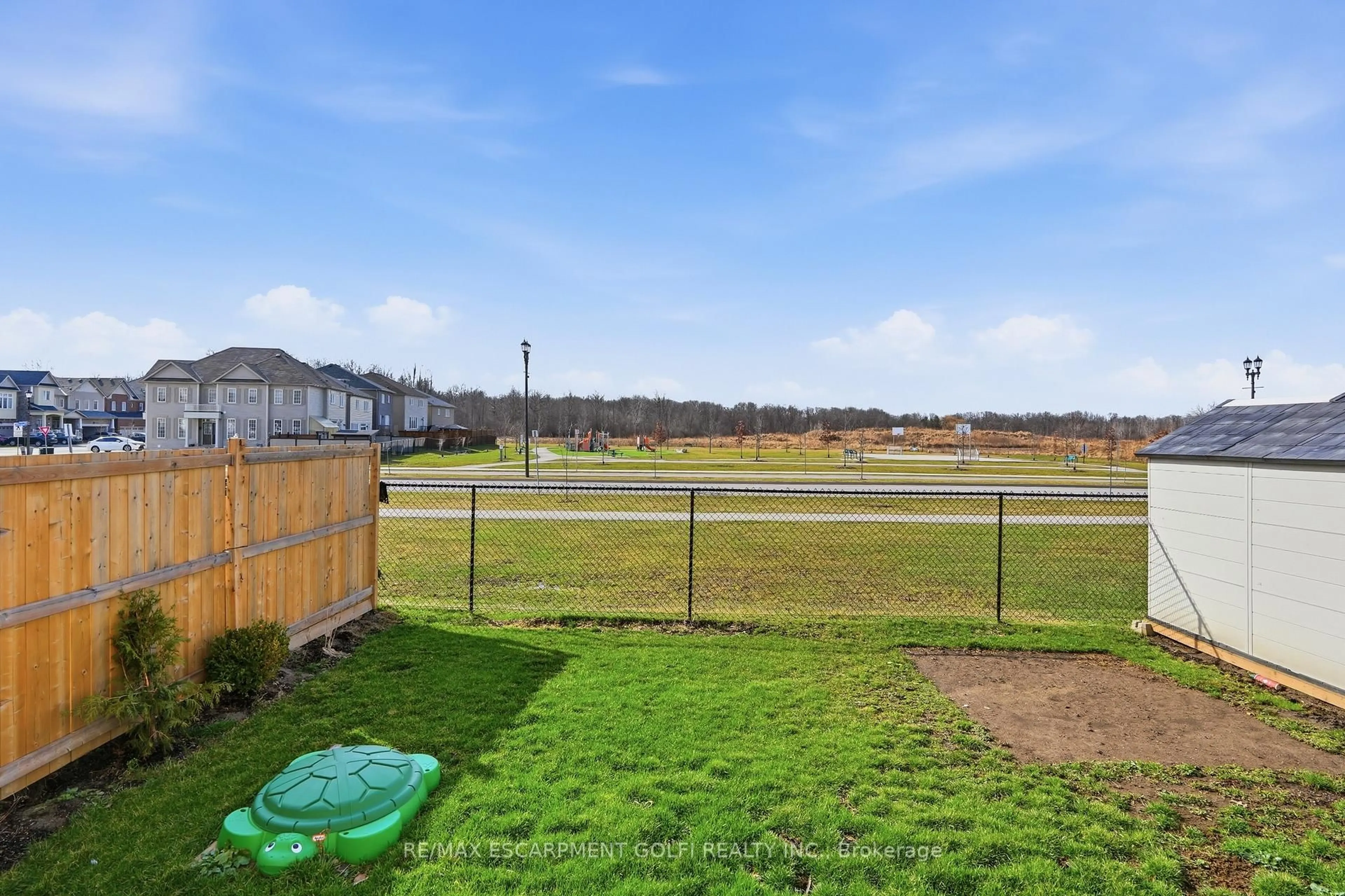 A pic from outside/outdoor area/front of a property/back of a property/a pic from drone, water/lake/river/ocean view for 7839 Dockweed Dr, Niagara Falls Ontario L2H 3R9