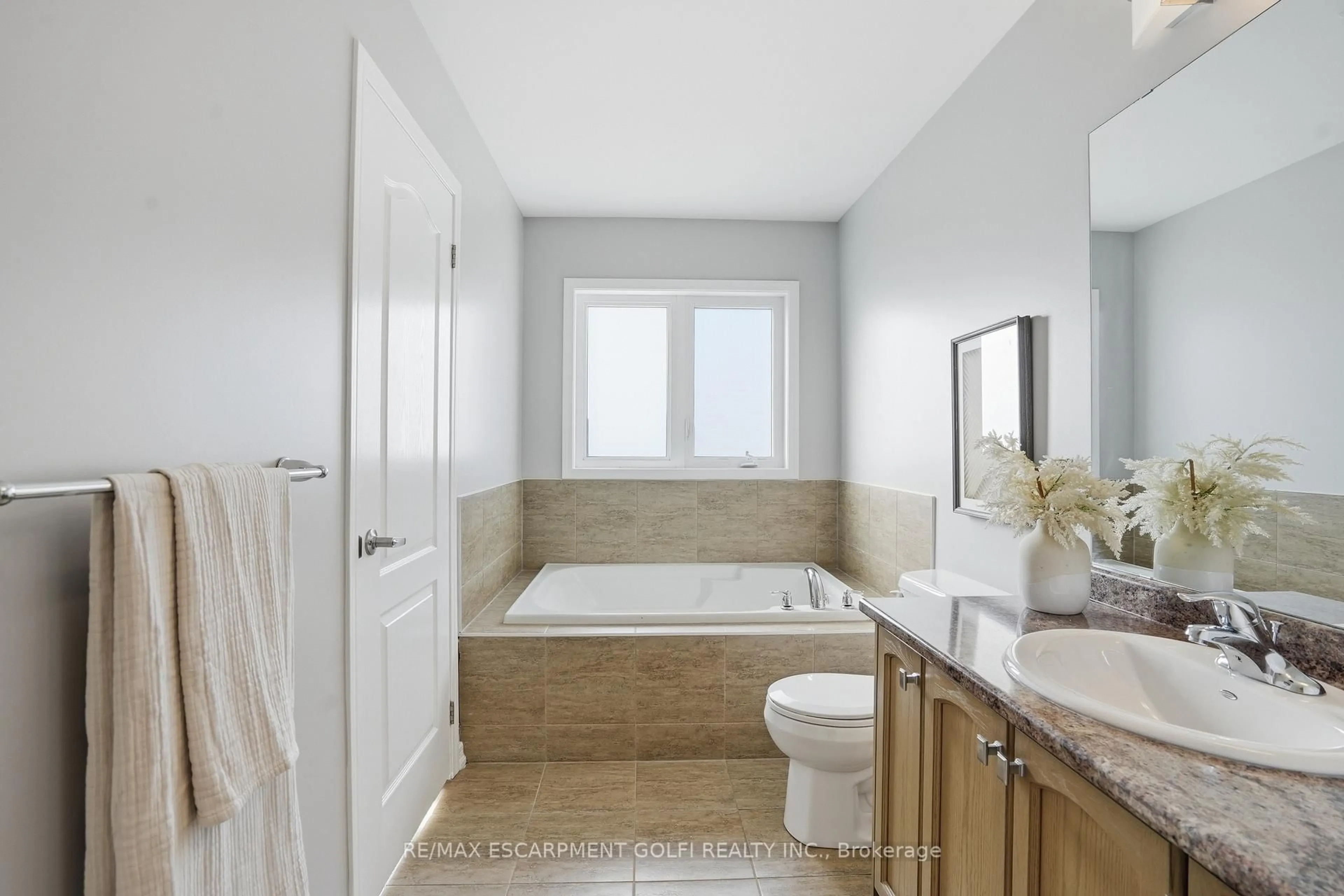 Contemporary bathroom, ceramic/tile floor for 7839 Dockweed Dr, Niagara Falls Ontario L2H 3R9