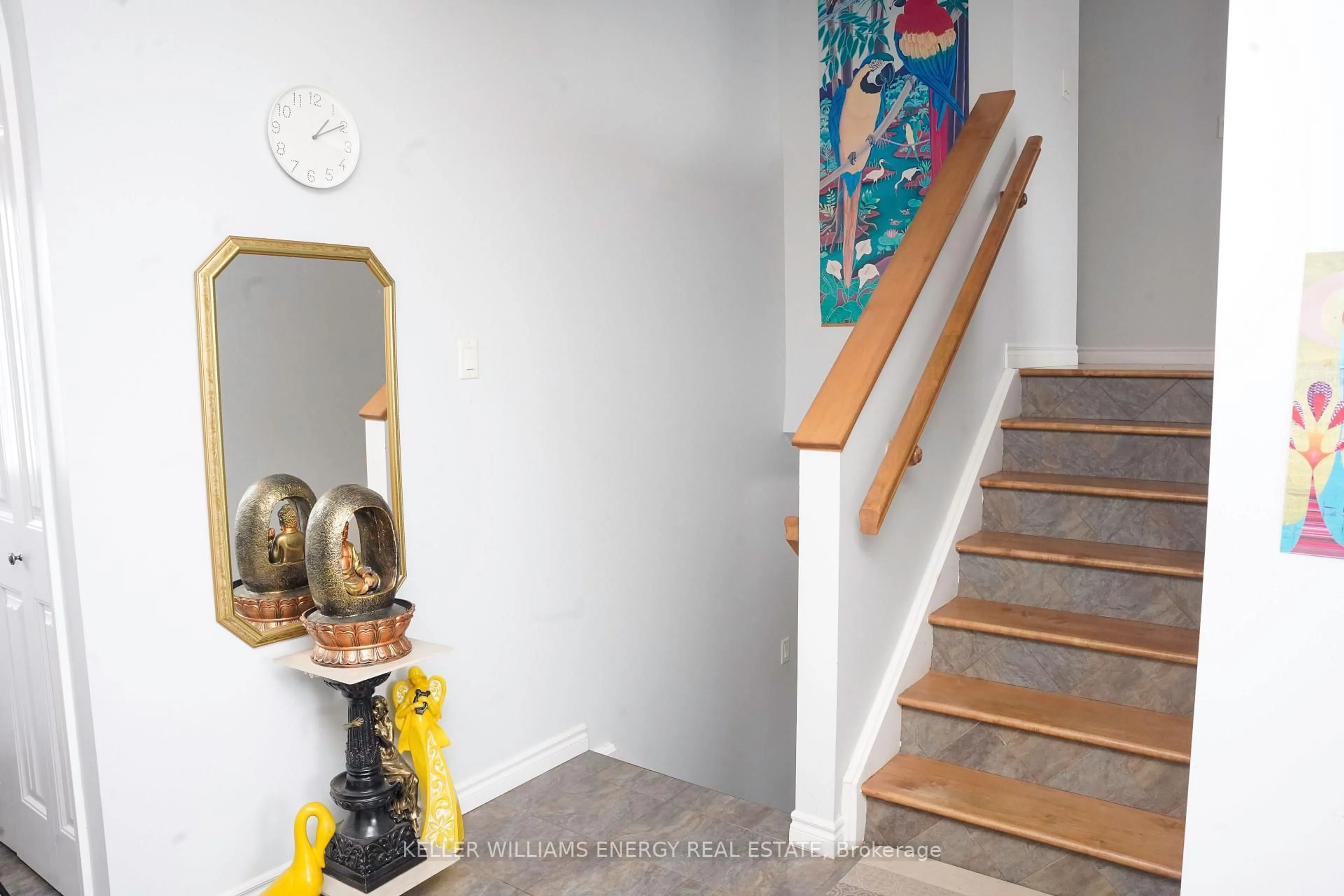 Indoor entryway for 11 Morning Star St, Petawawa Ontario K8H 0A1