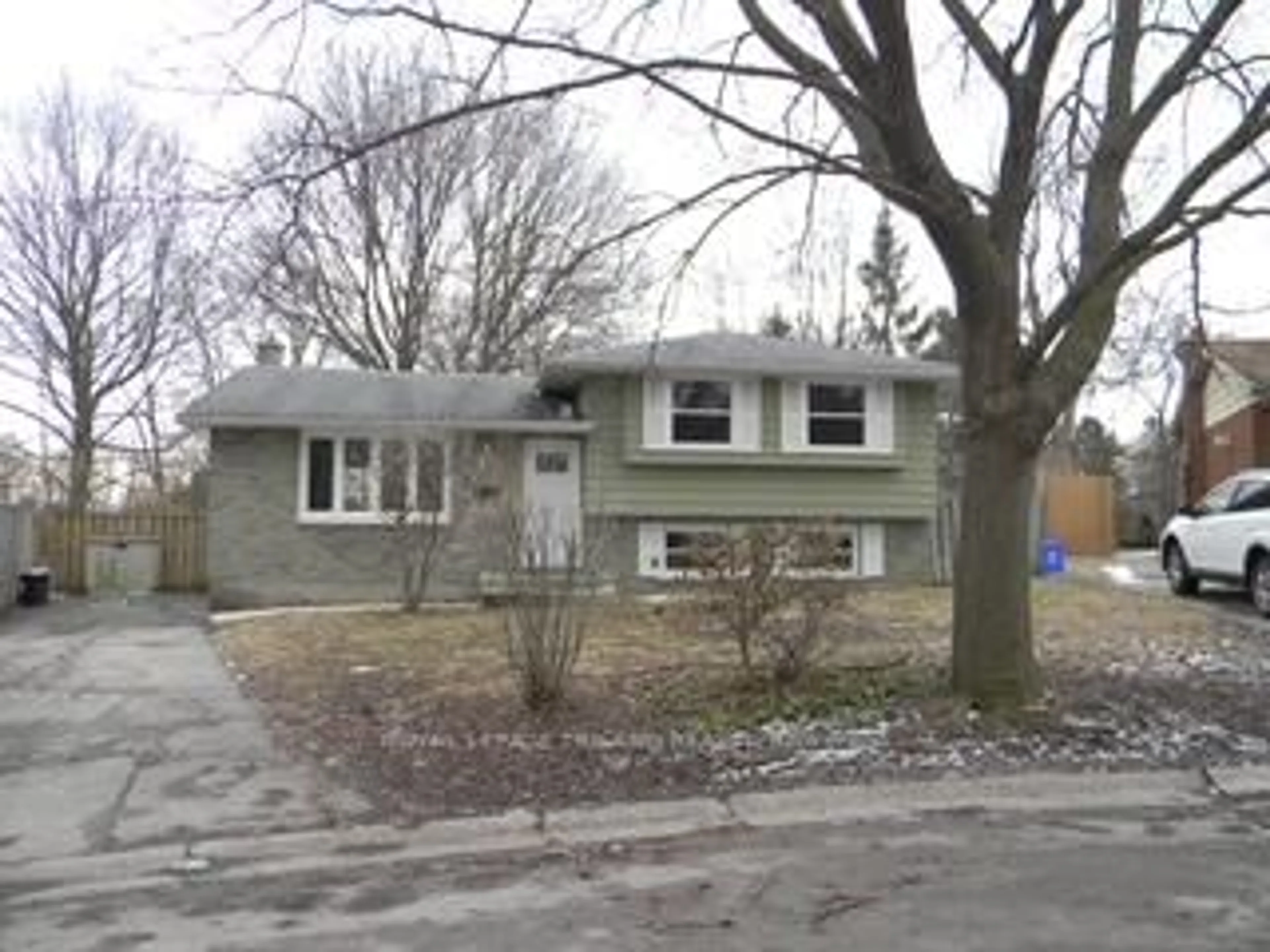 Home with vinyl exterior material, street for 120 Paperbirch Cres, London North Ontario N6G 1L7