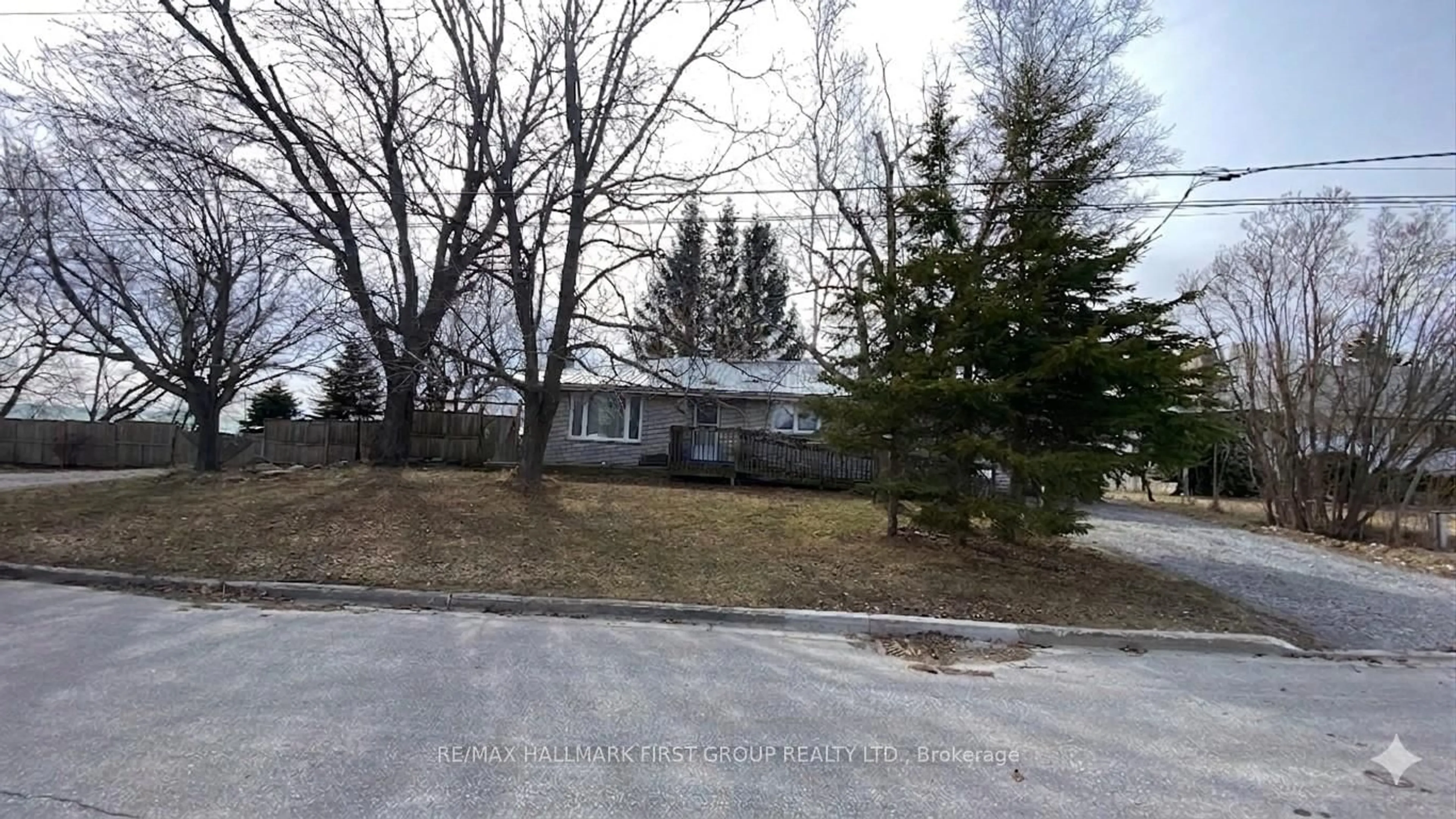 A pic from outside/outdoor area/front of a property/back of a property/a pic from drone, street for 7 D'Arcy St, Cobourg Ontario K9A 3Z5