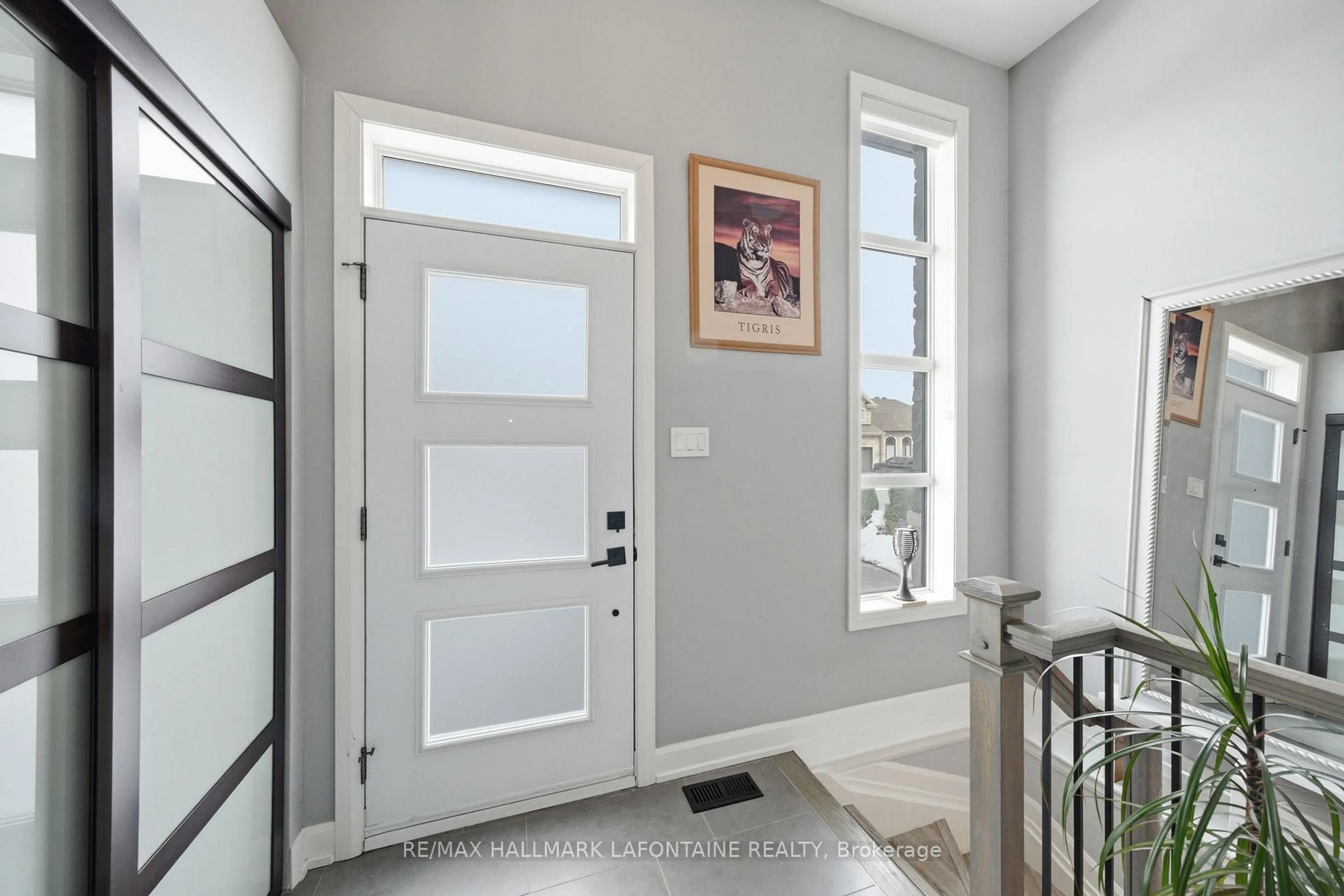 Indoor entryway for 511 Francois St, Alfred and Plantagenet Ontario K0A 3K0