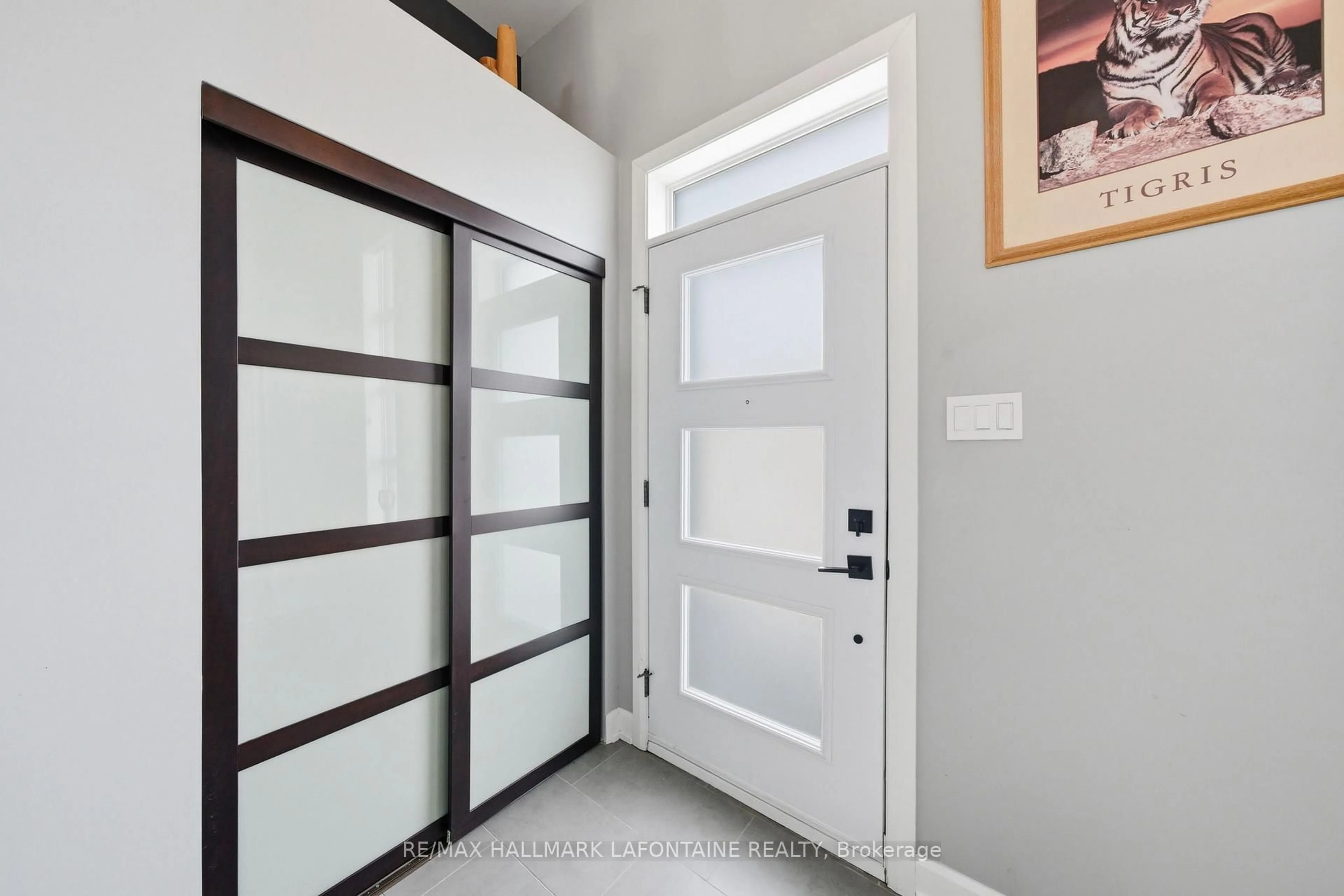 Indoor entryway for 511 Francois St, Alfred and Plantagenet Ontario K0A 3K0