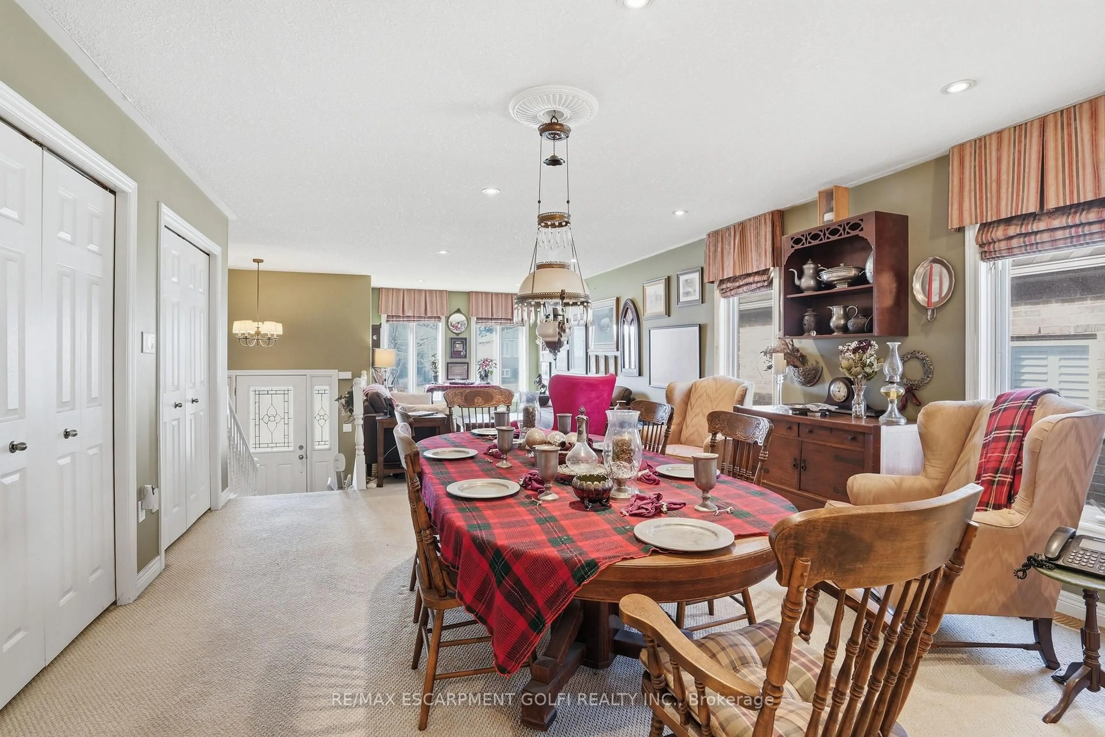 Dining room, ceramic/tile floor for 9 Pace Ave, Brantford Ontario N3S 7V4