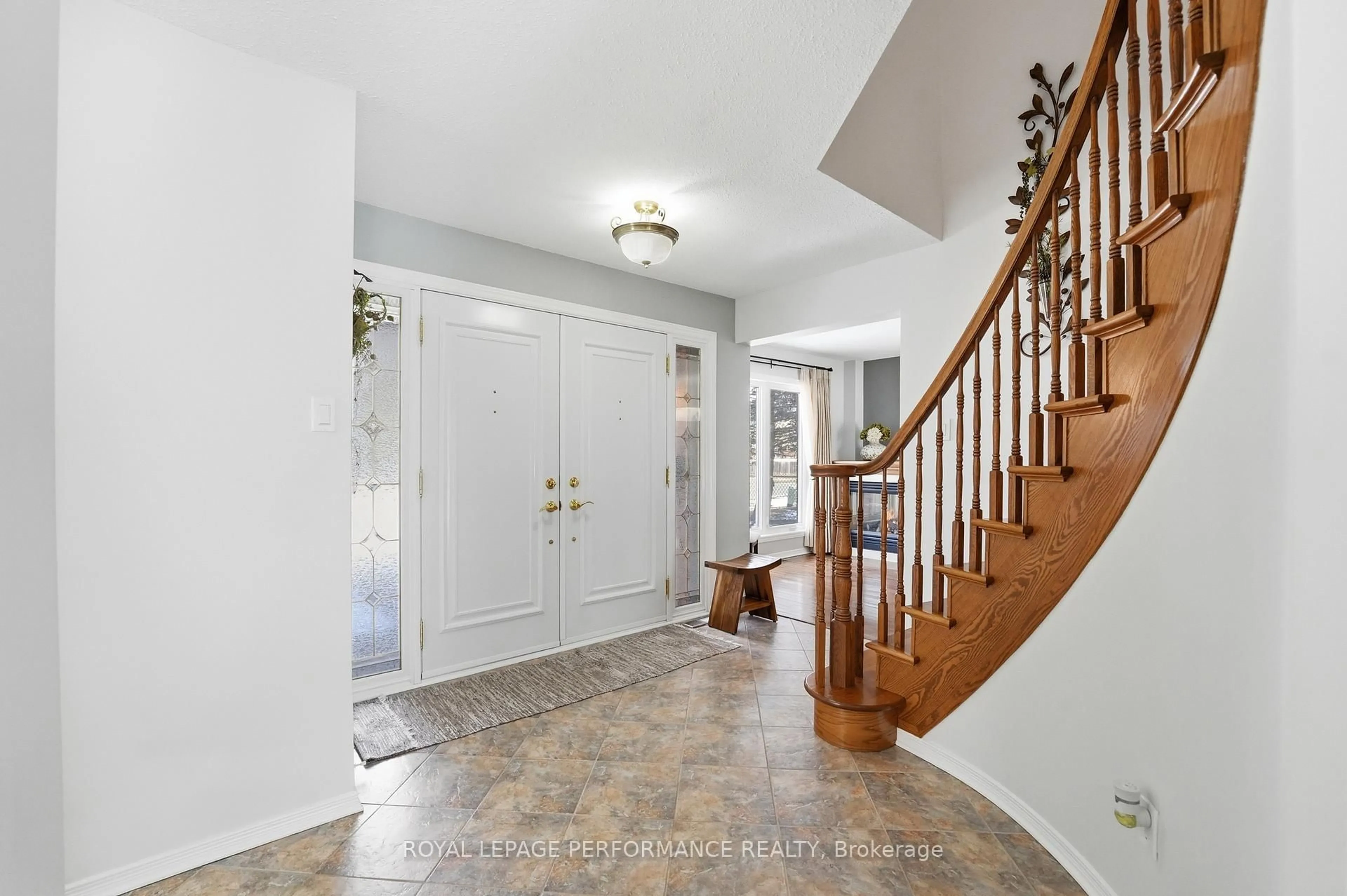Indoor entryway for 1682 Barrington St, Orleans Ontario K1C 4W8