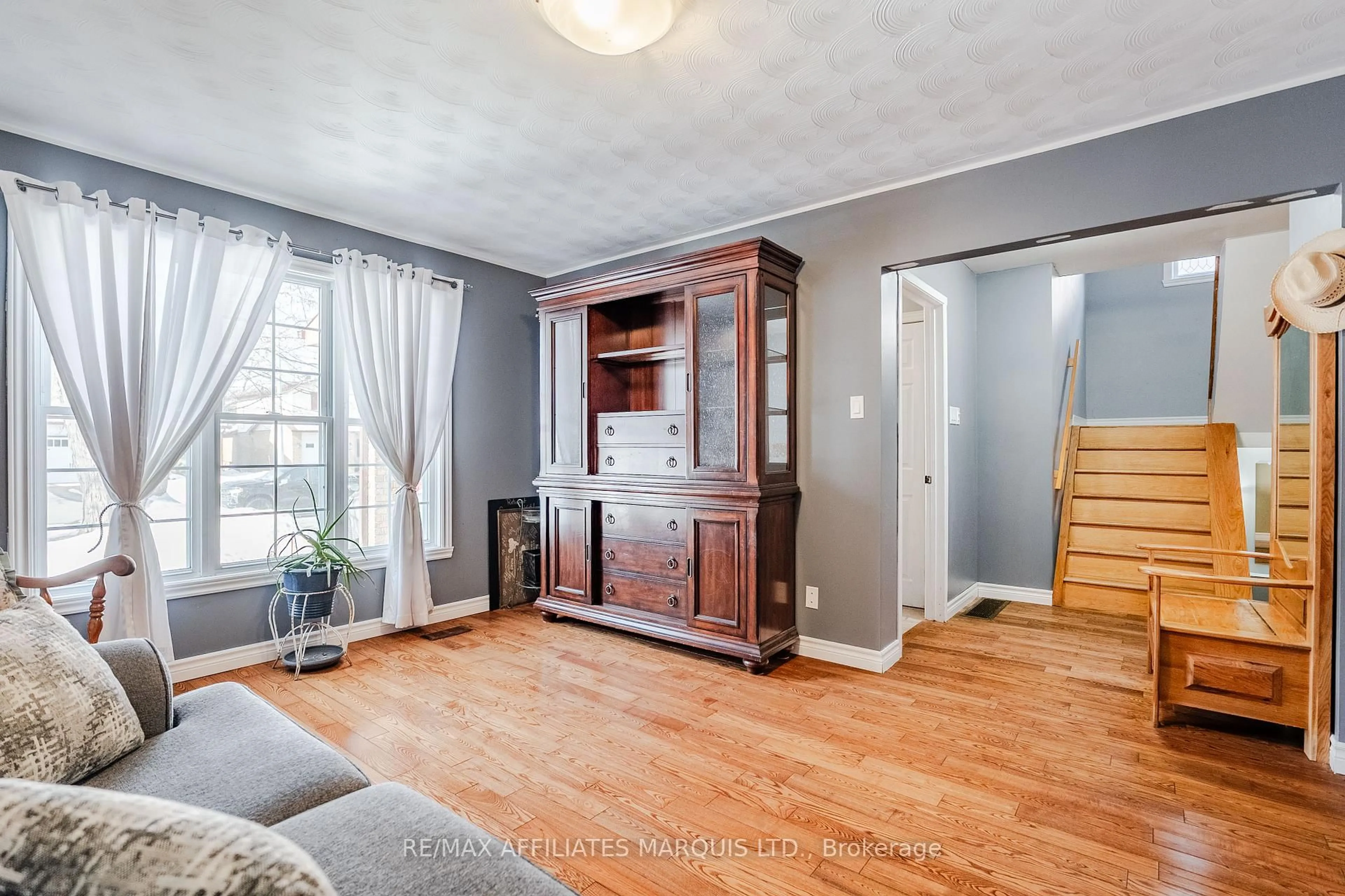 Living room with furniture, unknown for 668 Champlain Dr, Cornwall Ontario K6H 6P2