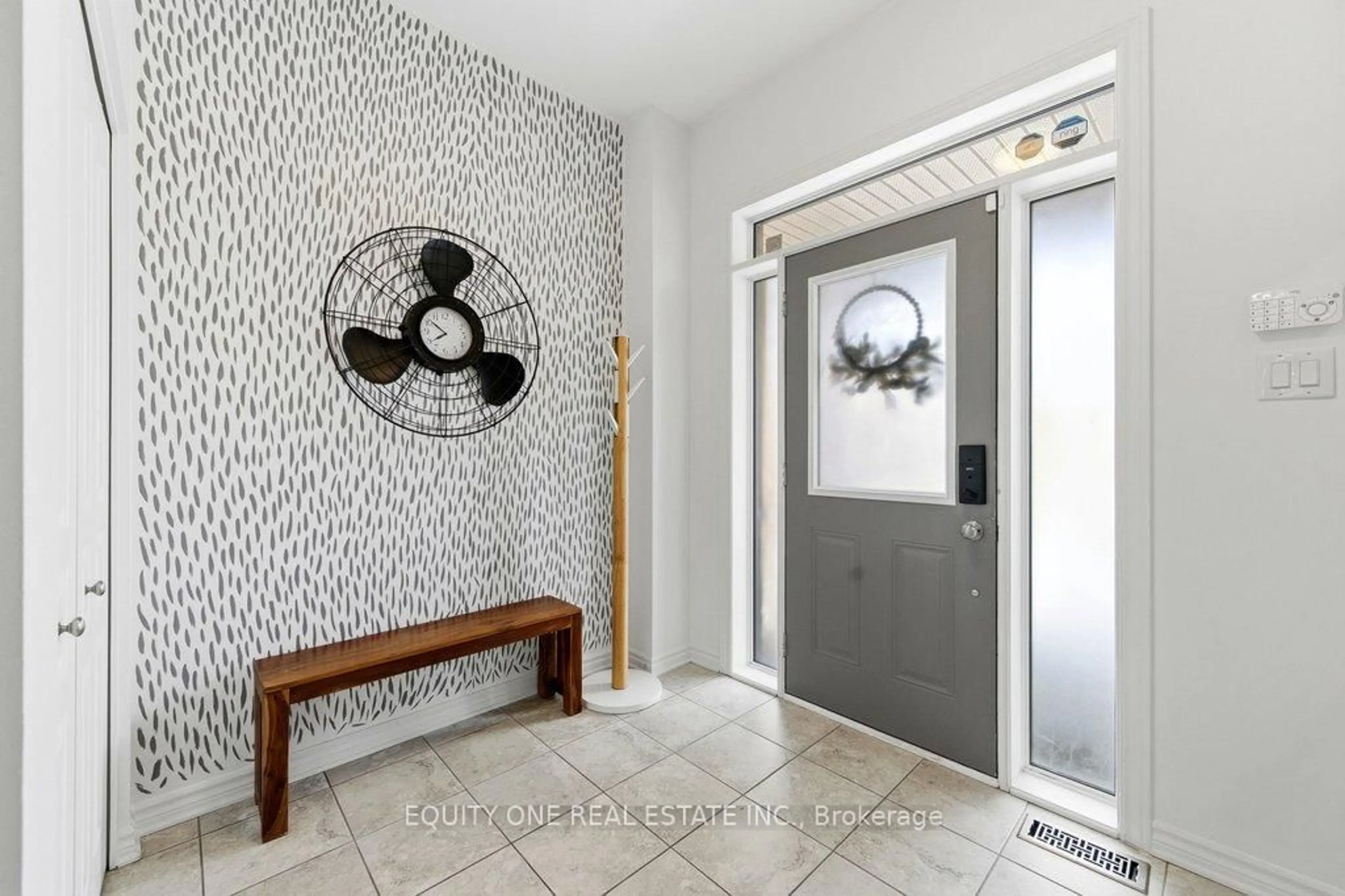 Indoor entryway for 547 Via Mattino Way, Ottawa Ontario K2J 6B7