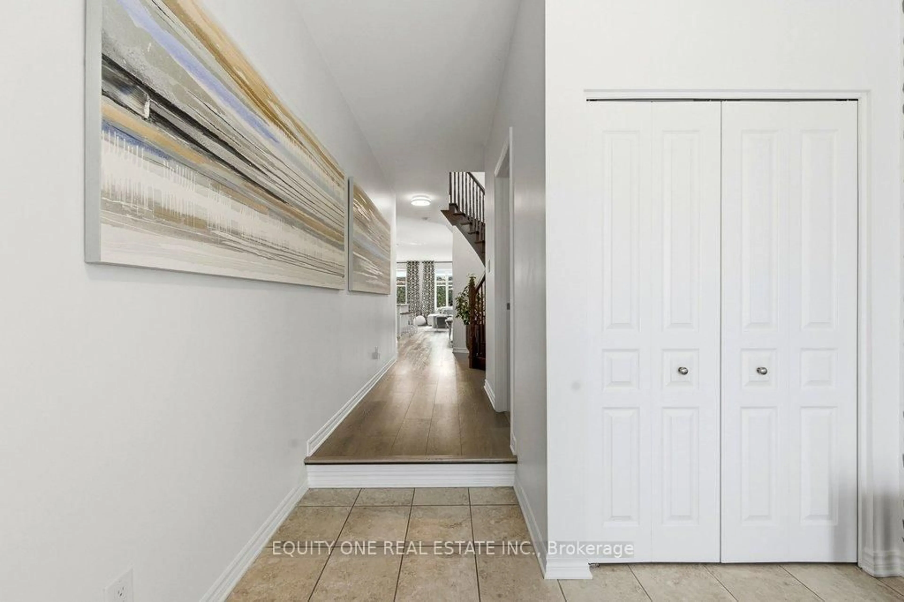 Indoor entryway for 547 Via Mattino Way, Ottawa Ontario K2J 6B7