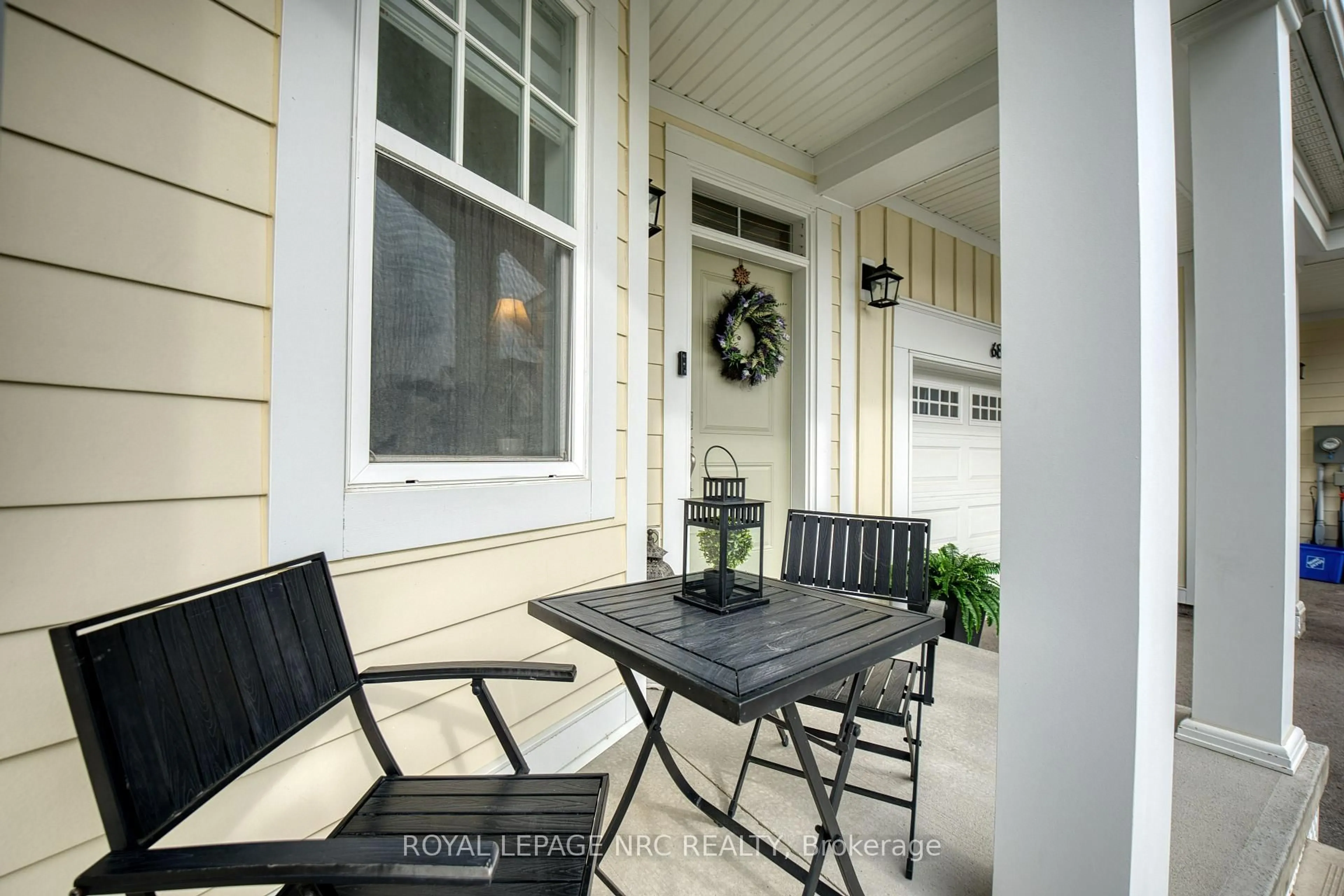 Patio, street for 68 Paradise Grve, Niagara-on-the-Lake Ontario L0S 1T0