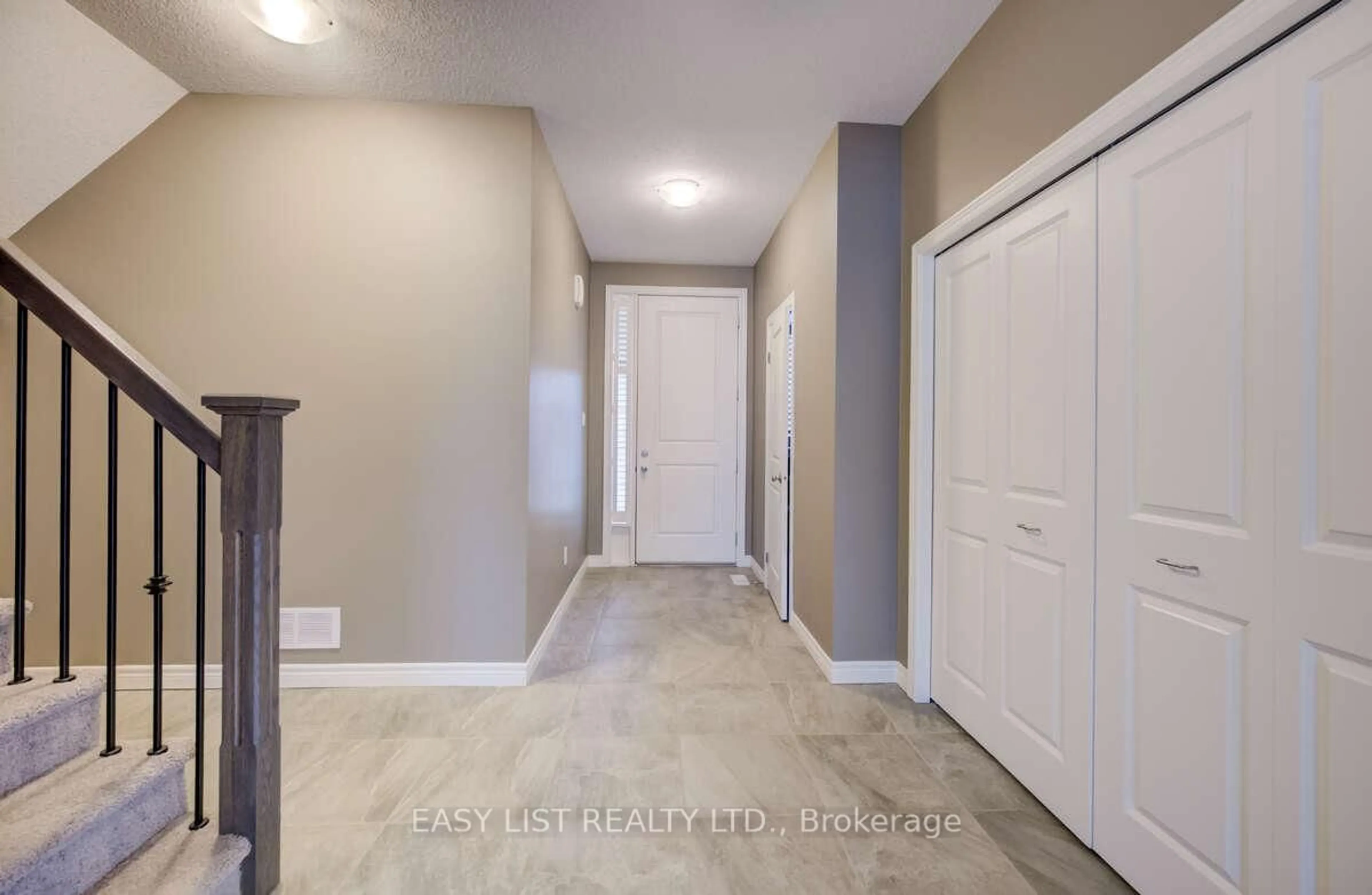 Indoor entryway for 36 Dallan Dr, Guelph Ontario N1L 0N1