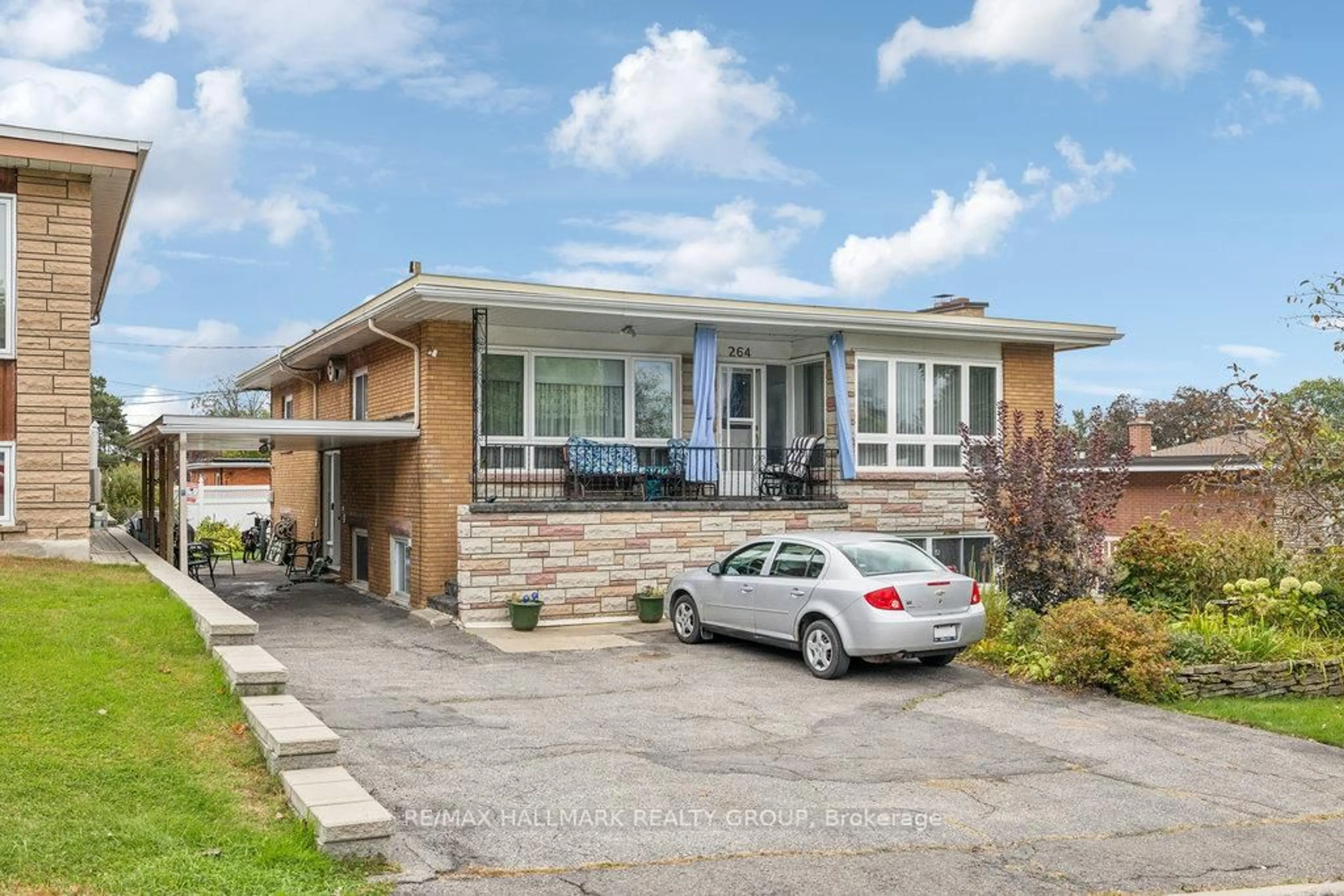 Home with brick exterior material, street for 264 Michel Circ, Ottawa Ontario K1L 7P9