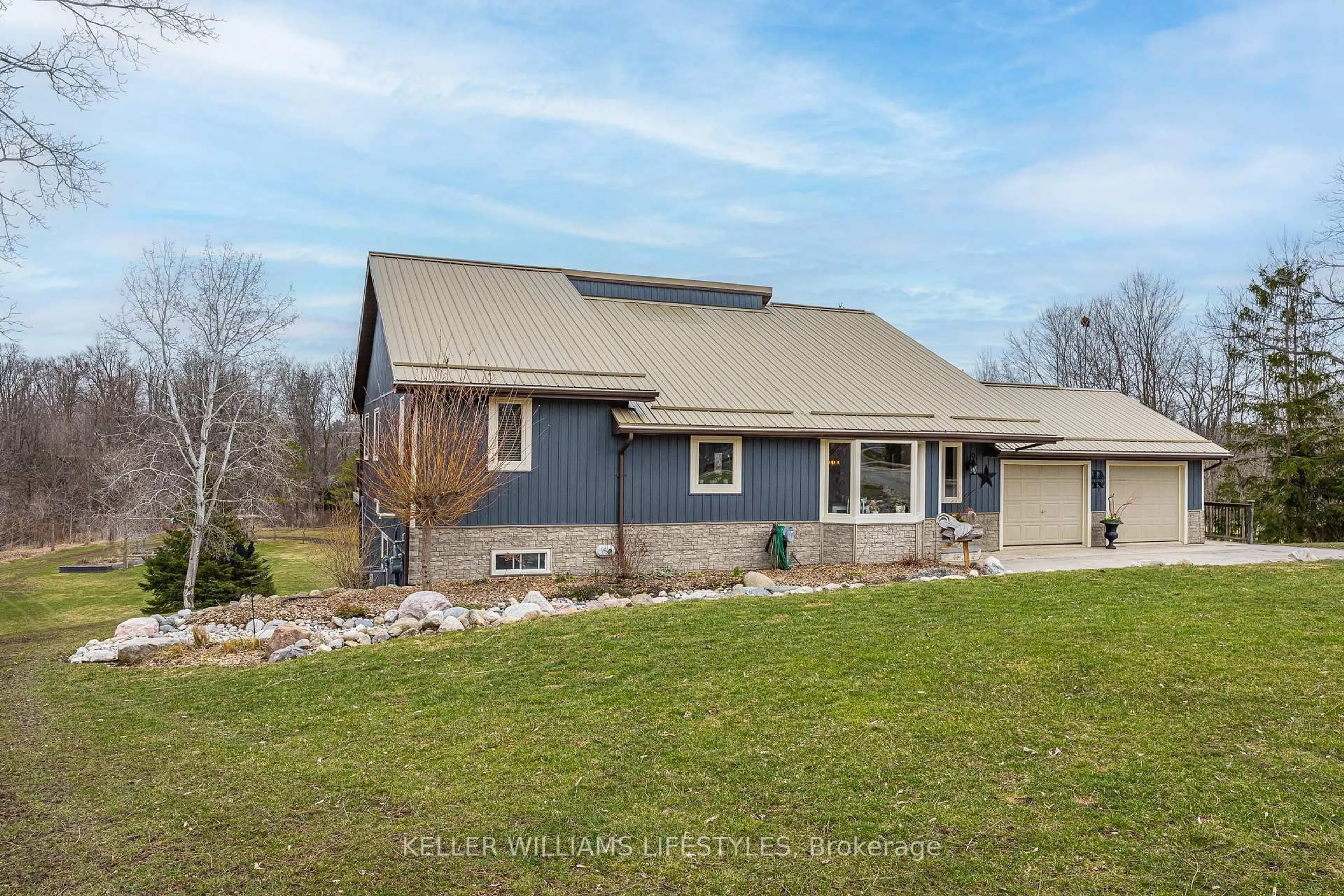 A pic from outside/outdoor area/front of a property/back of a property/a pic from drone, water/lake/river/ocean view for 4 Alma St, North Middlesex Ontario N0M 1A0