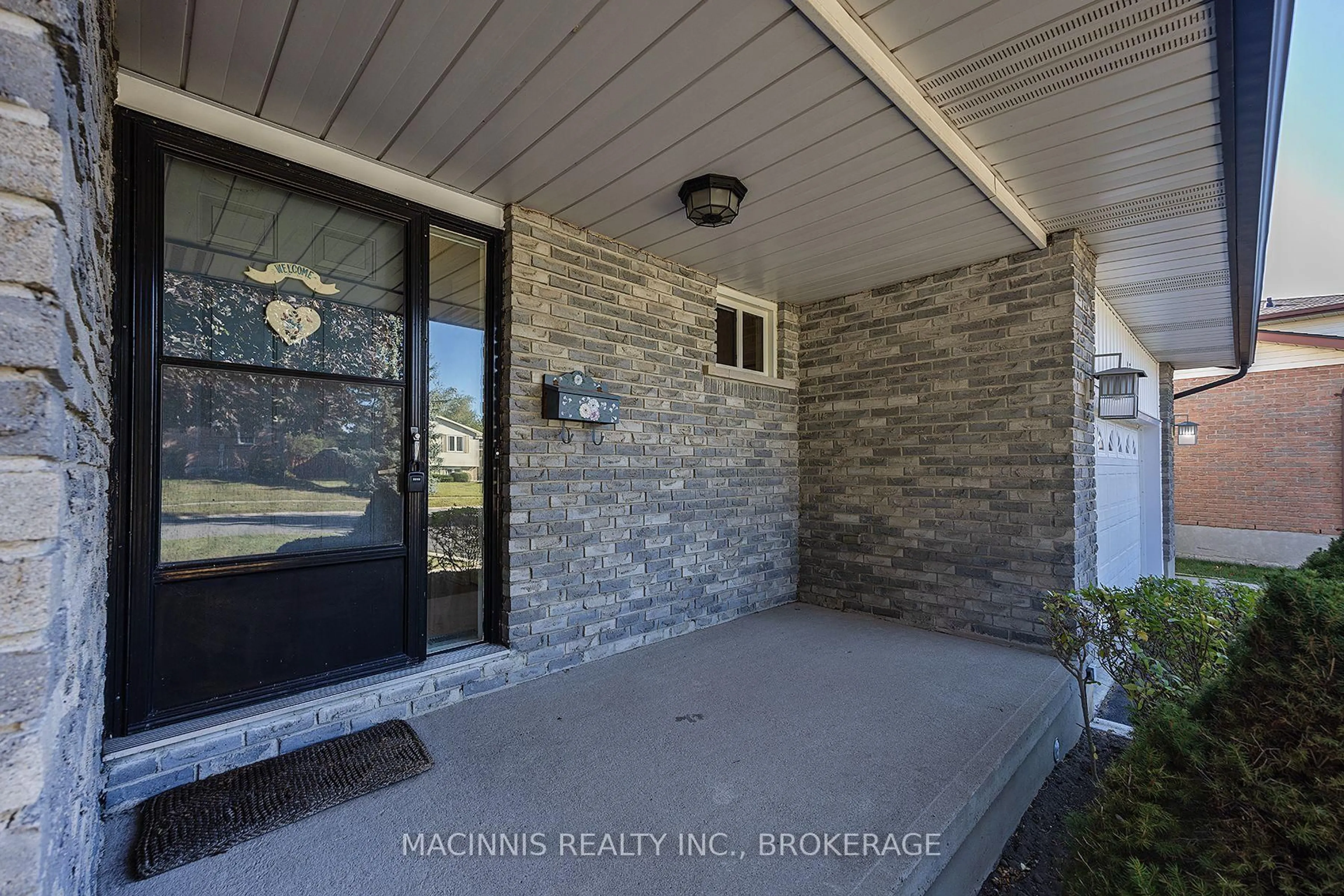 Indoor entryway for 86 Windfield Cres, Kingston Ontario K7K 6G4