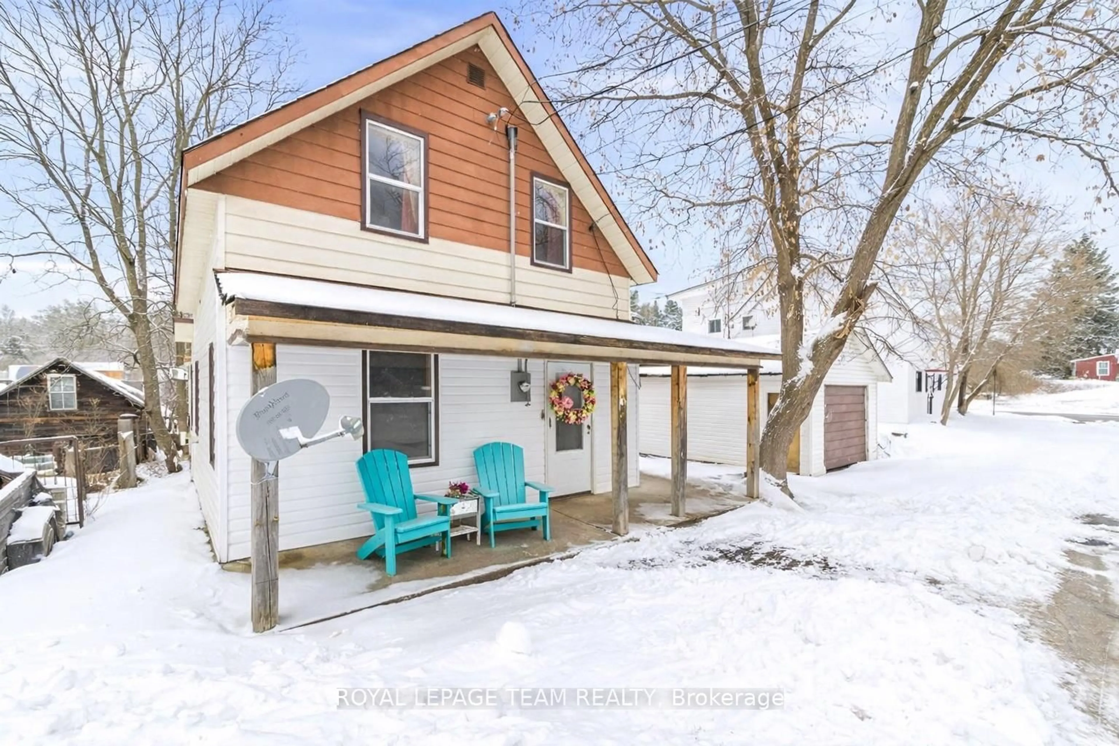 Patio, street for 197 Queen St, Killaloe Ontario K0J 2A0