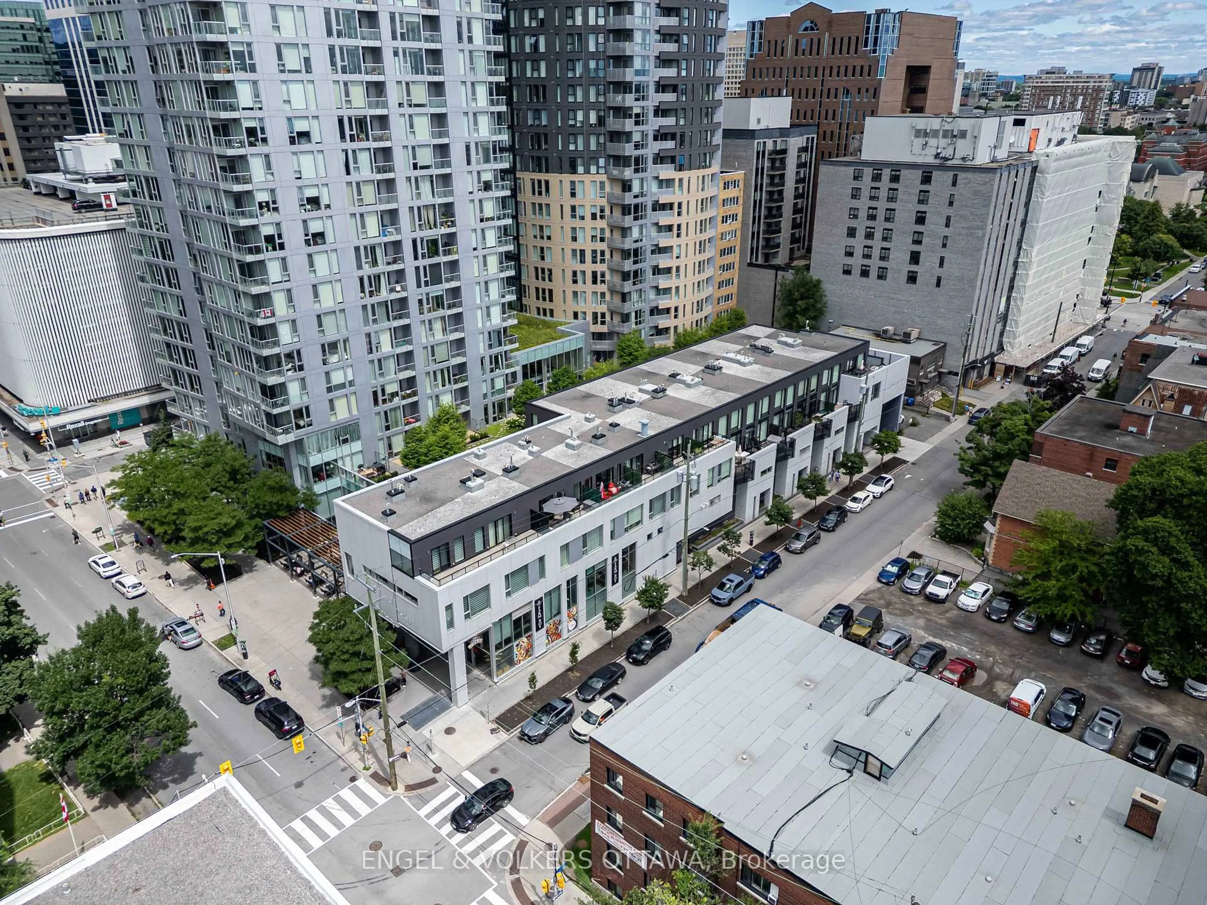 A pic from outside/outdoor area/front of a property/back of a property/a pic from drone, city buildings view from balcony for 197 Lisgar St #218, Ottawa Ontario K2P 0X5