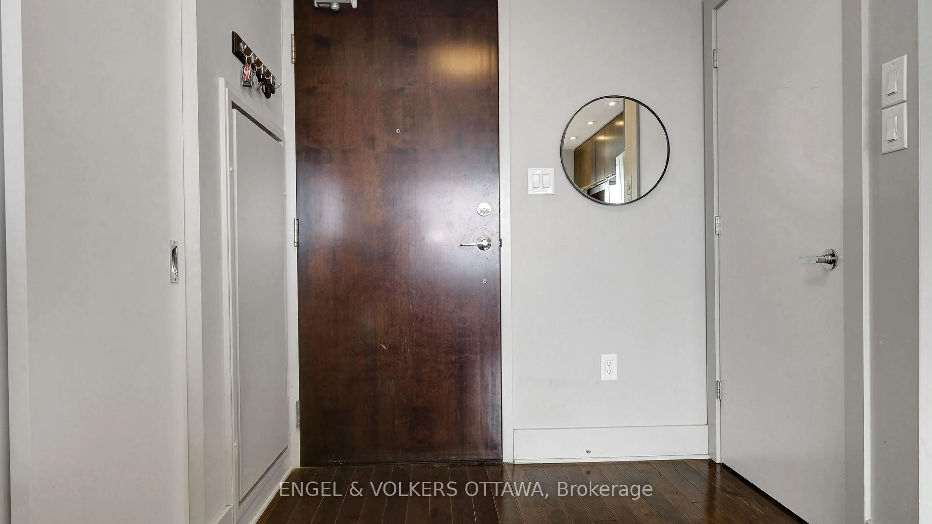 Indoor entryway for 101 Richmond Rd #509, Ottawa Ontario K1Z 0A6