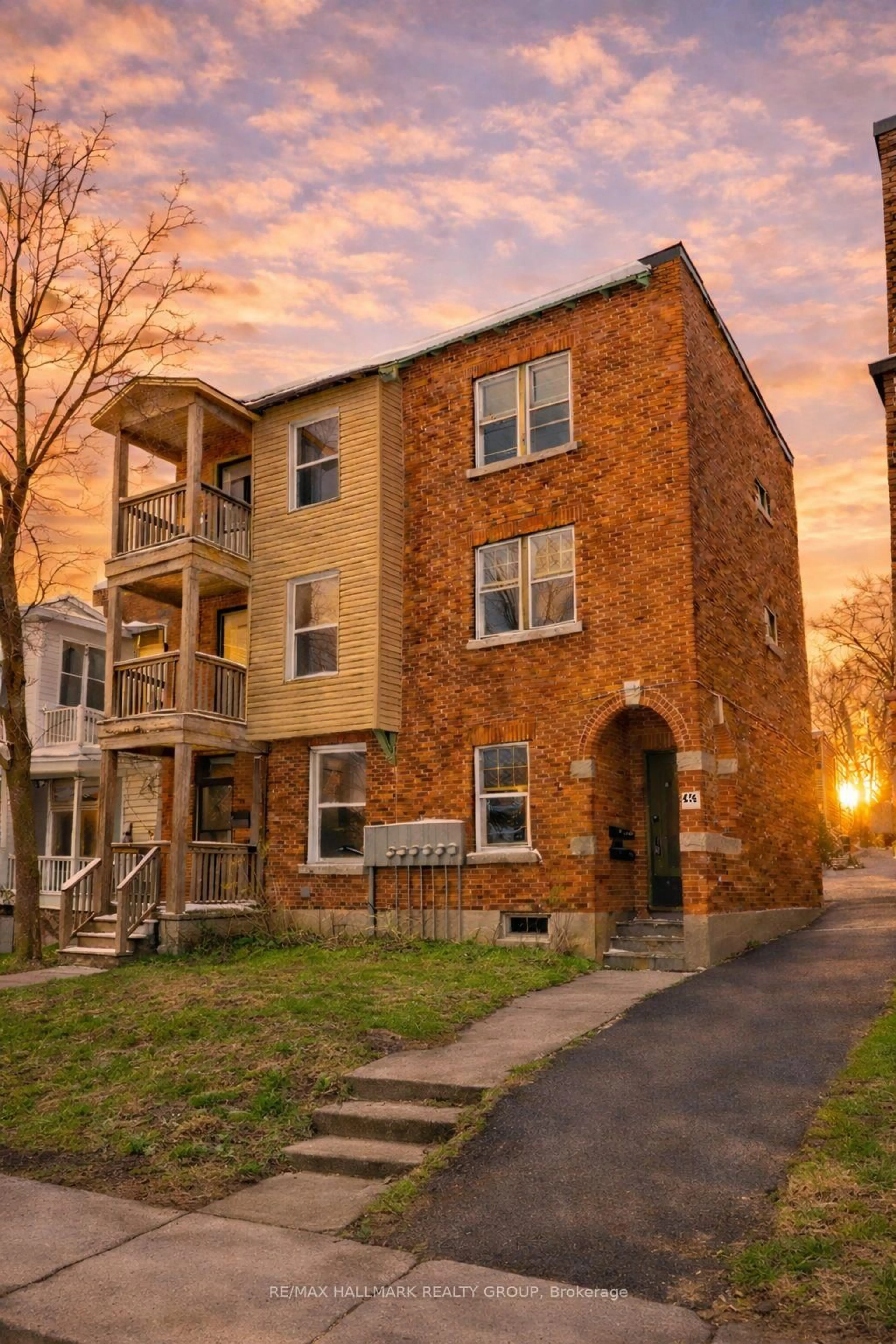 Home with brick exterior material, street for 514 Bay St, Ottawa Ontario K1R 6B3